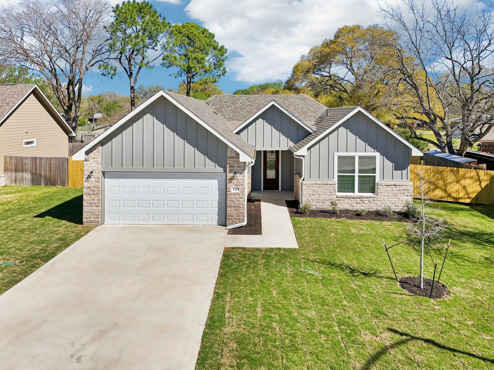 129 Callie St, Smithville, TX 78957