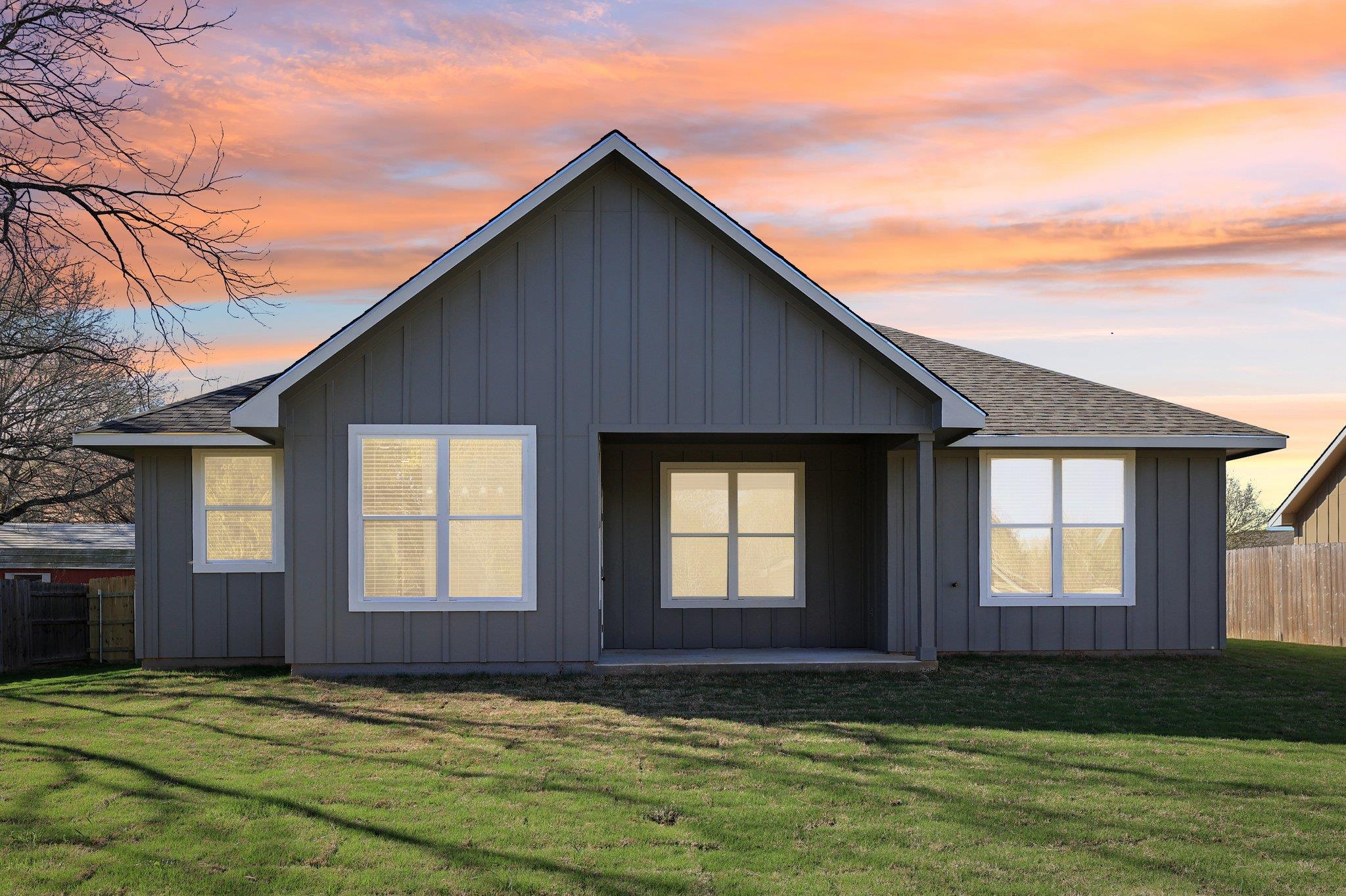 129 Callie St, Smithville, TX 78957