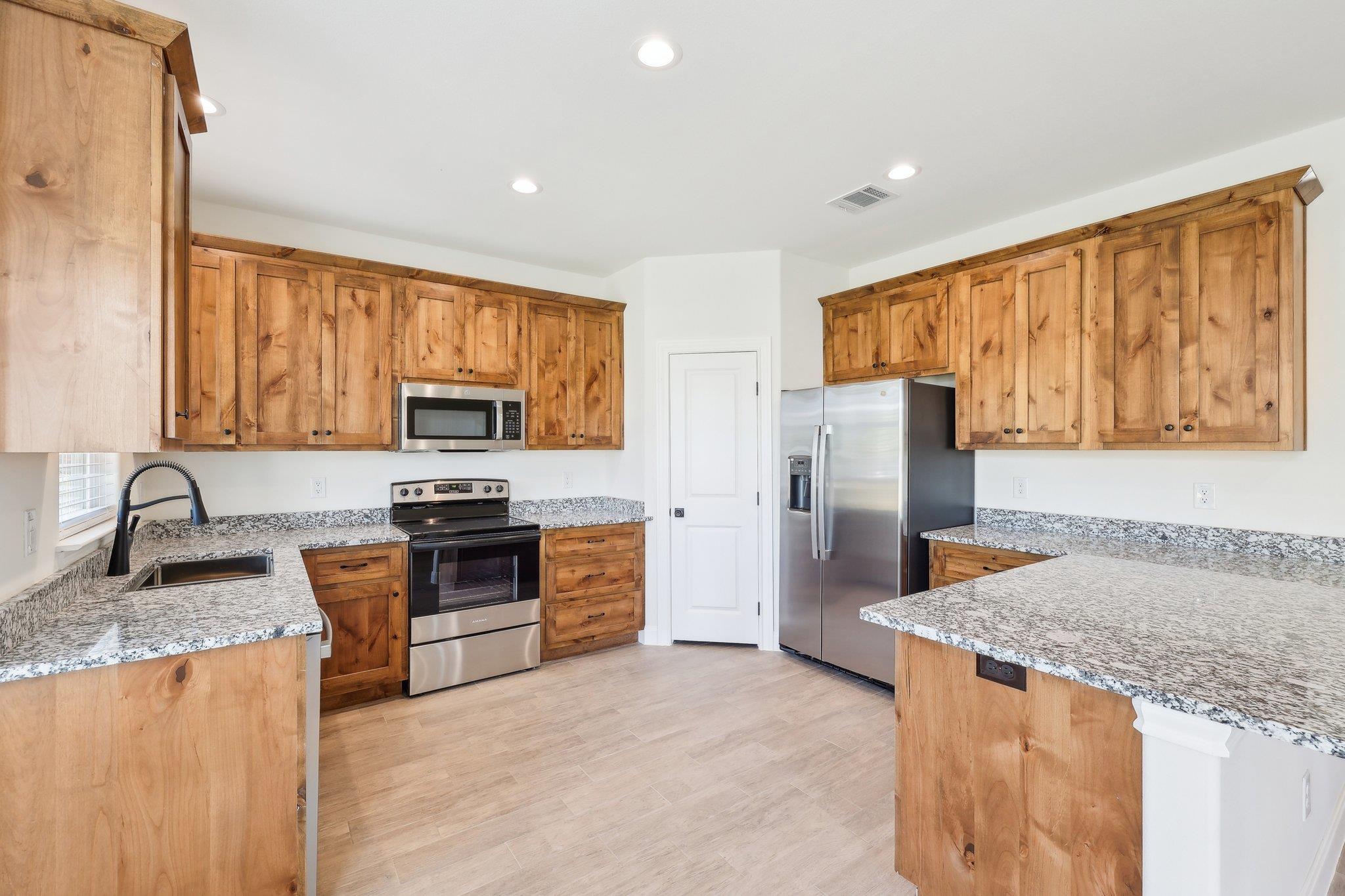 129 Callie St, Smithville, TX 78957