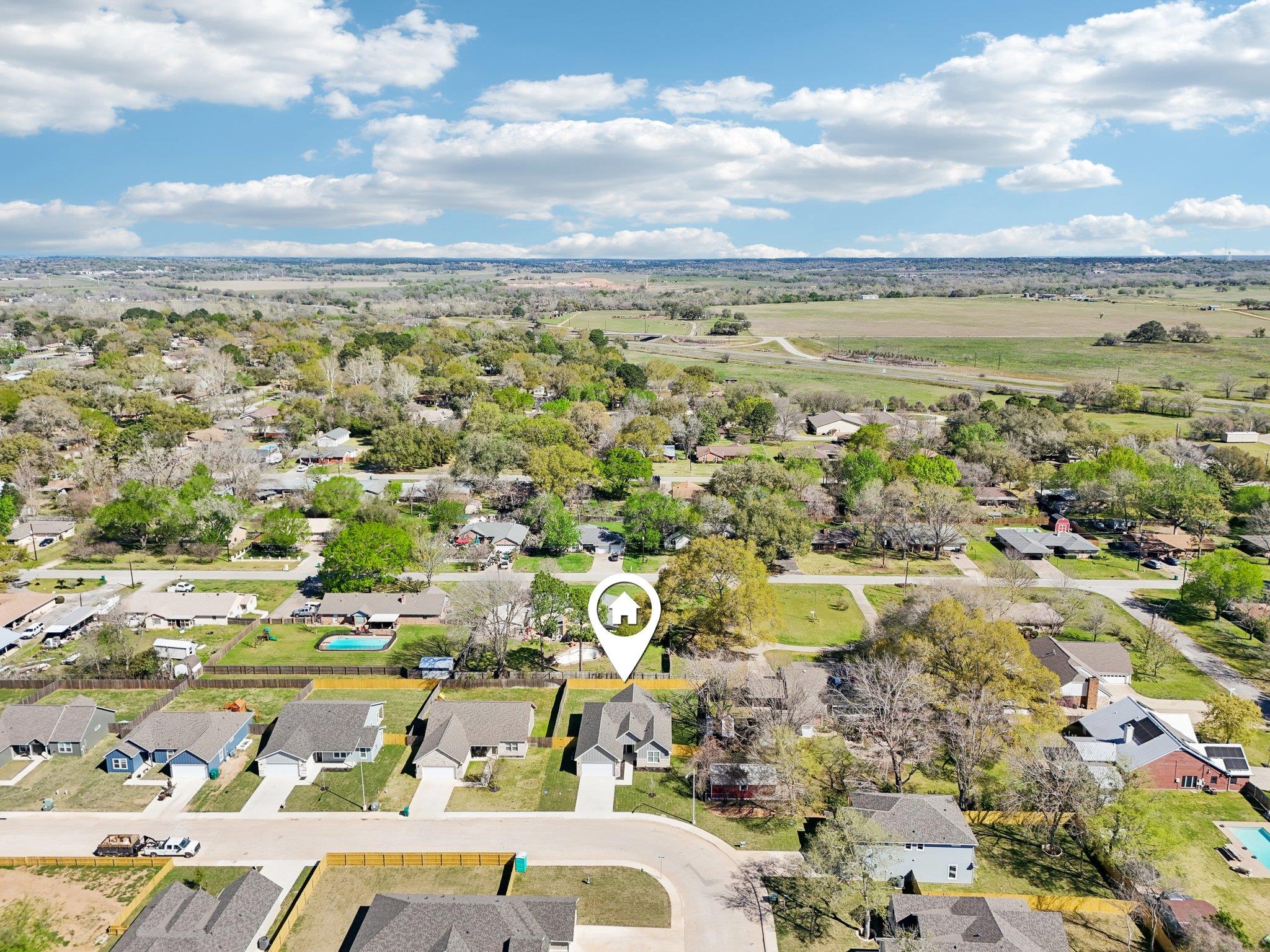 129 Callie St, Smithville, TX 78957