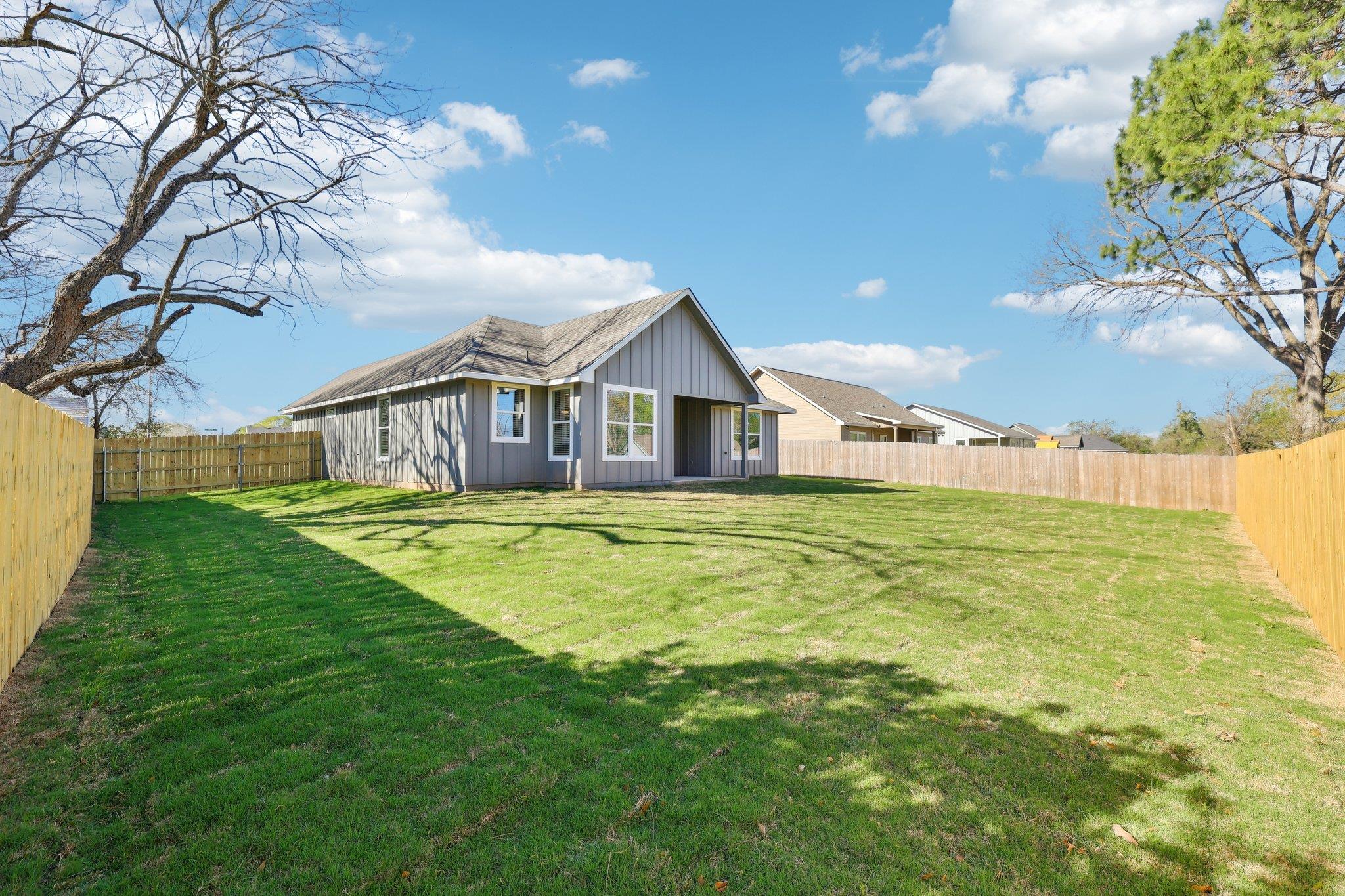 129 Callie St, Smithville, TX 78957
