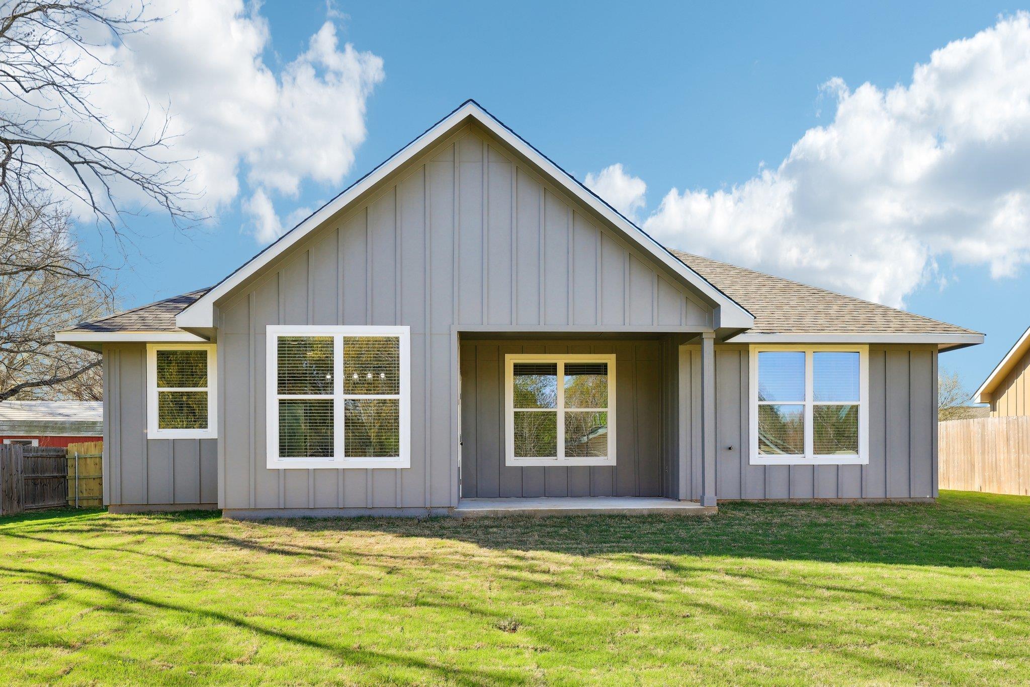 129 Callie St, Smithville, TX 78957