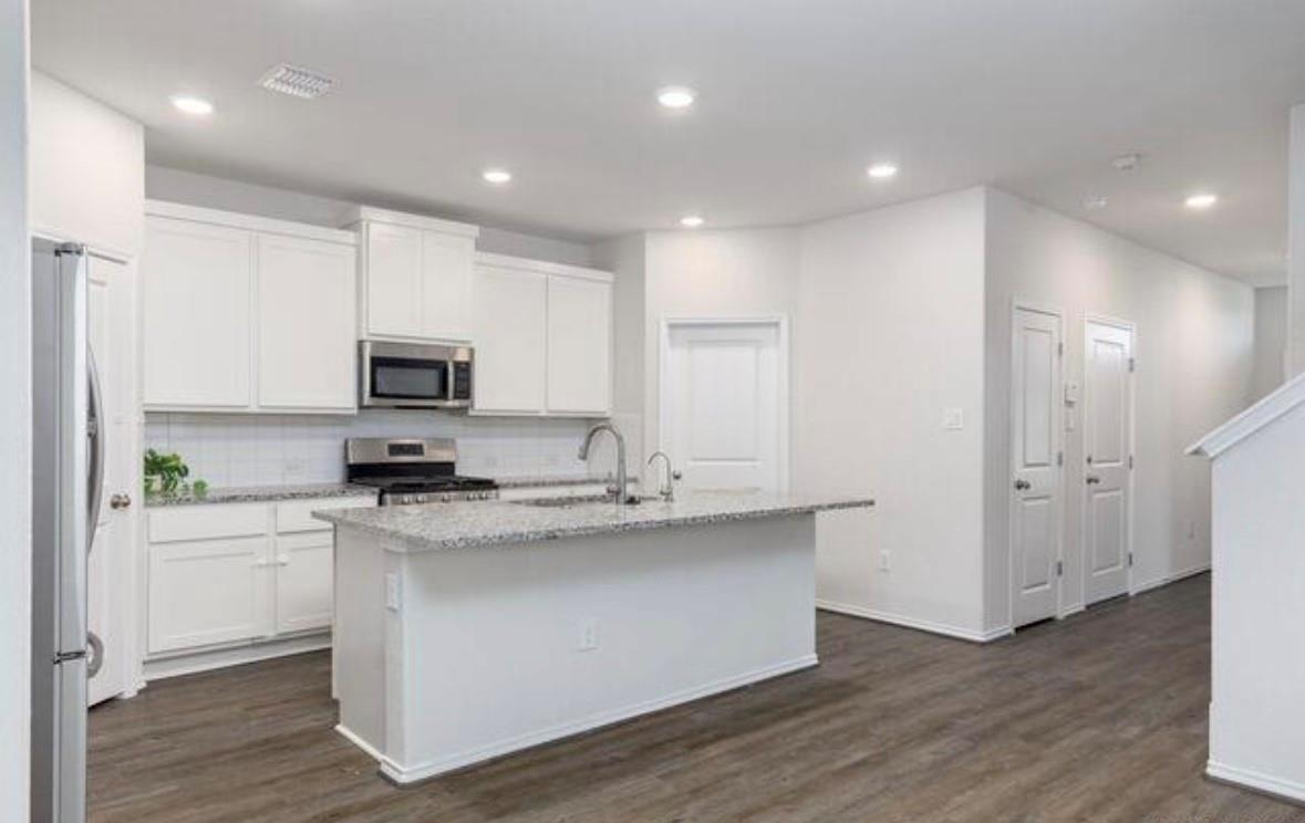 8329 Morningside Pl, Schertz, TX 78154