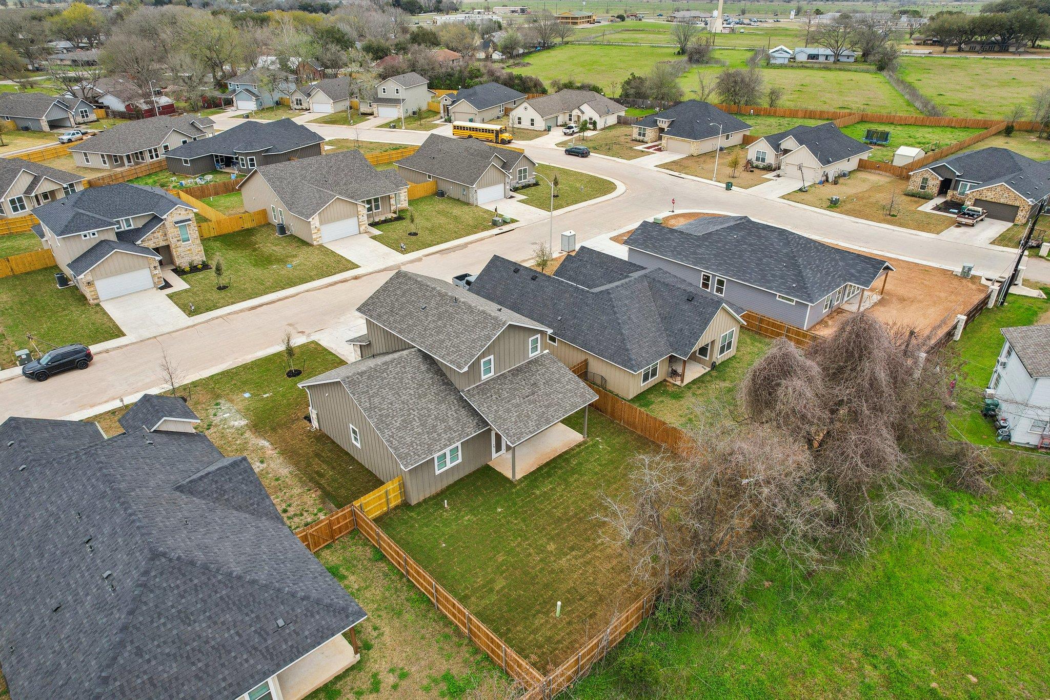 105 Callie St, Smithville, TX 78957