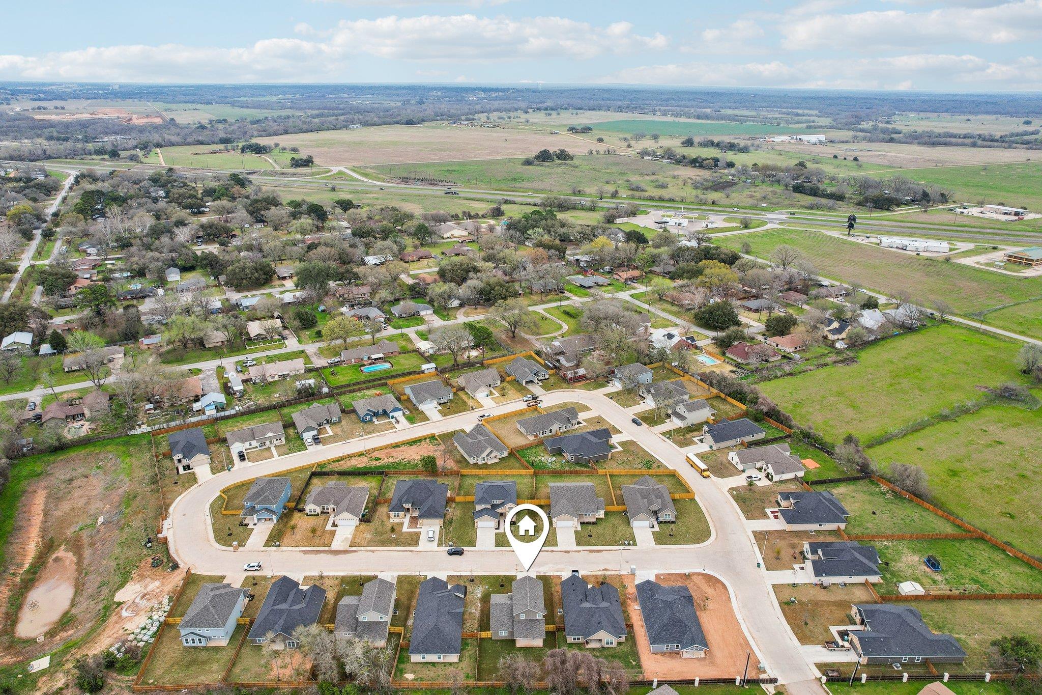 105 Callie St, Smithville, TX 78957