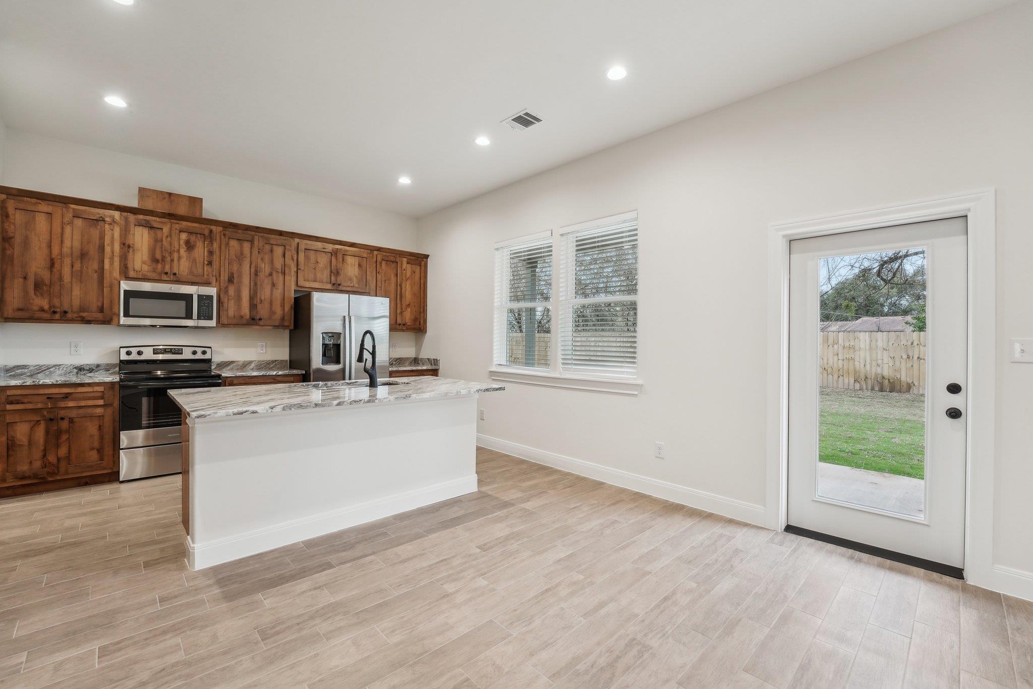 105 Callie St, Smithville, TX 78957