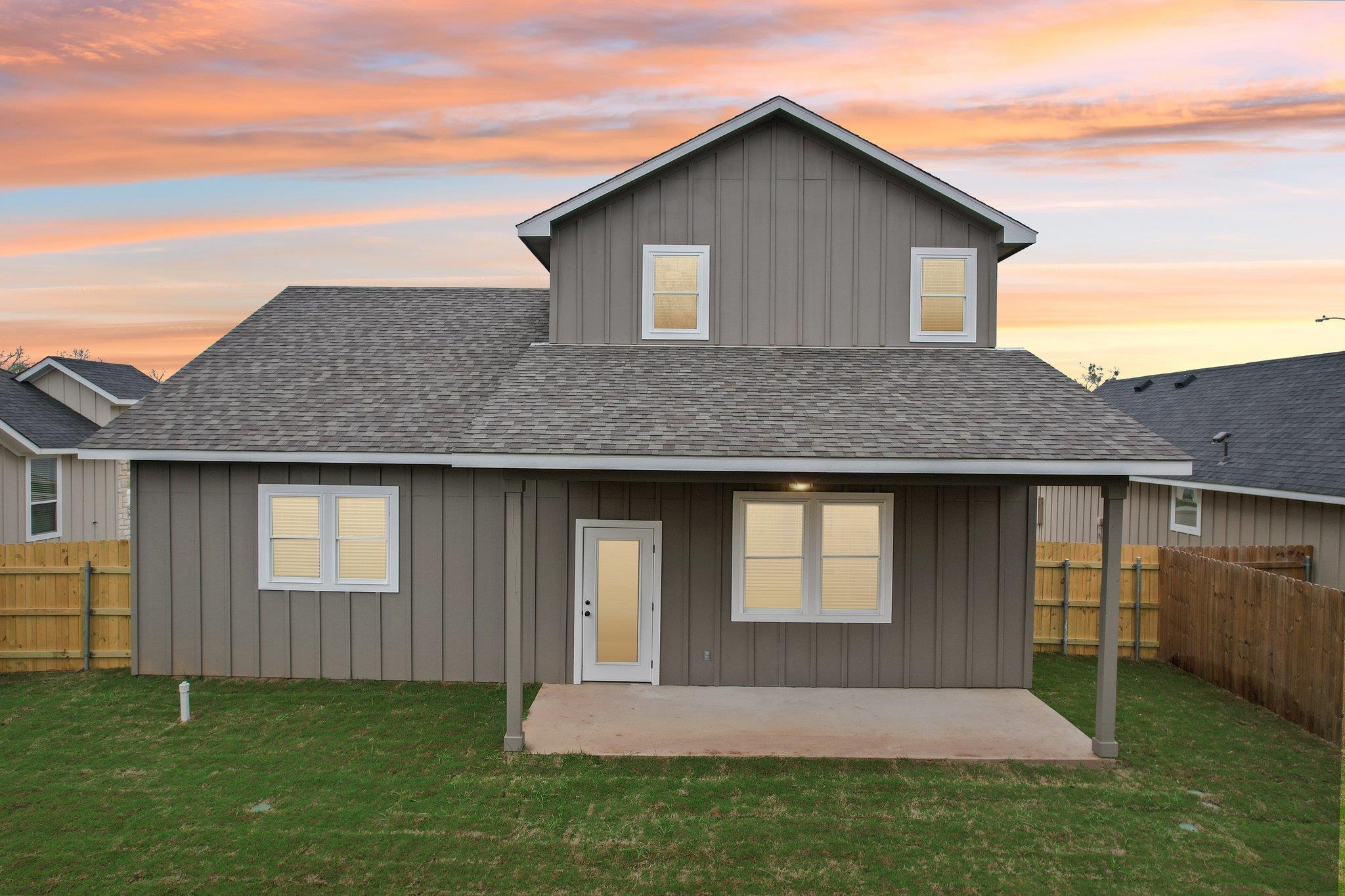 105 Callie St, Smithville, TX 78957