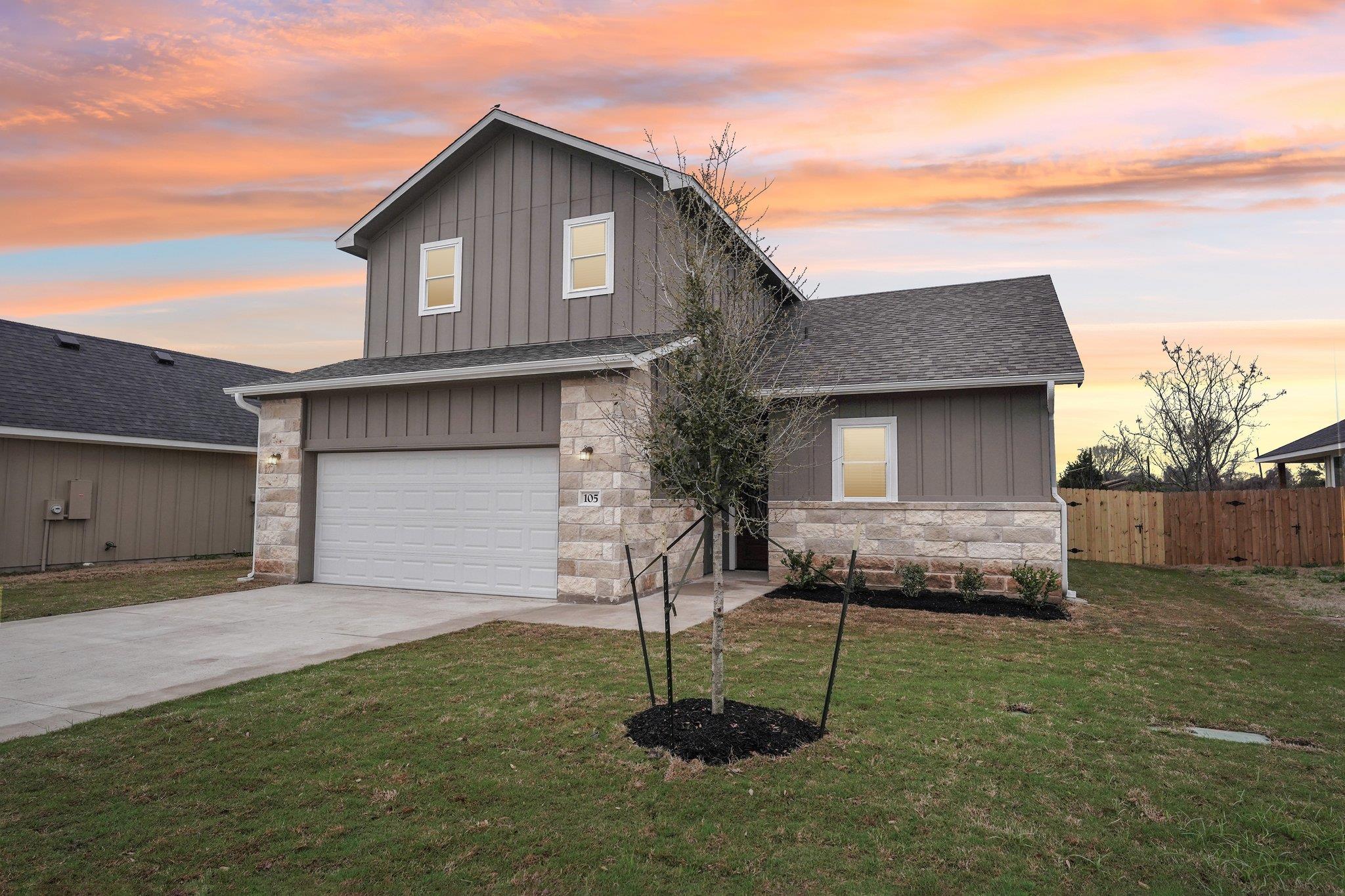 105 Callie St, Smithville, TX 78957