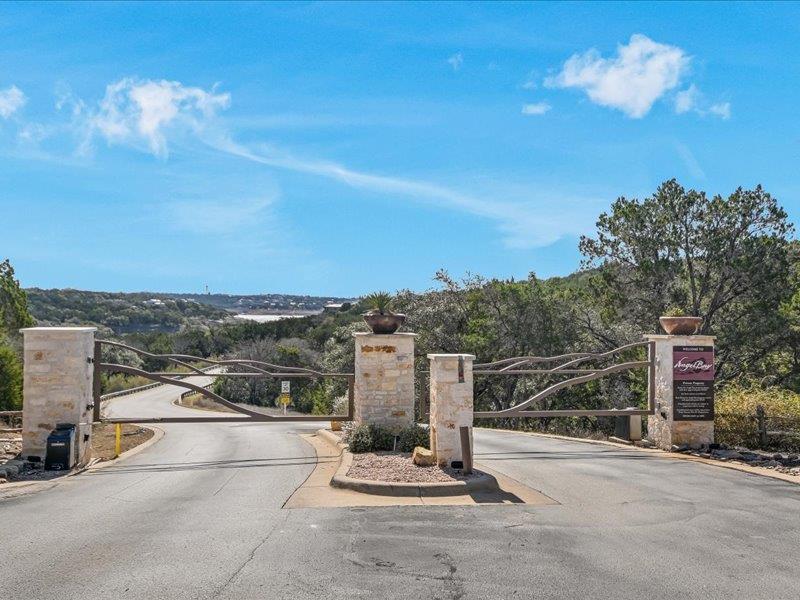 107 N Angel Light Dr, Spicewood, TX 78669