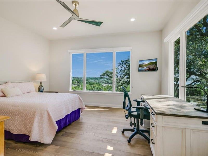 107 N Angel Light Dr, Spicewood, TX 78669