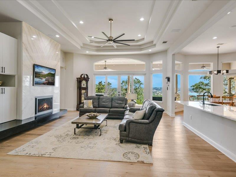 107 N Angel Light Dr, Spicewood, TX 78669