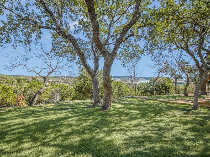 107 N Angel Light Dr, Spicewood, TX 78669