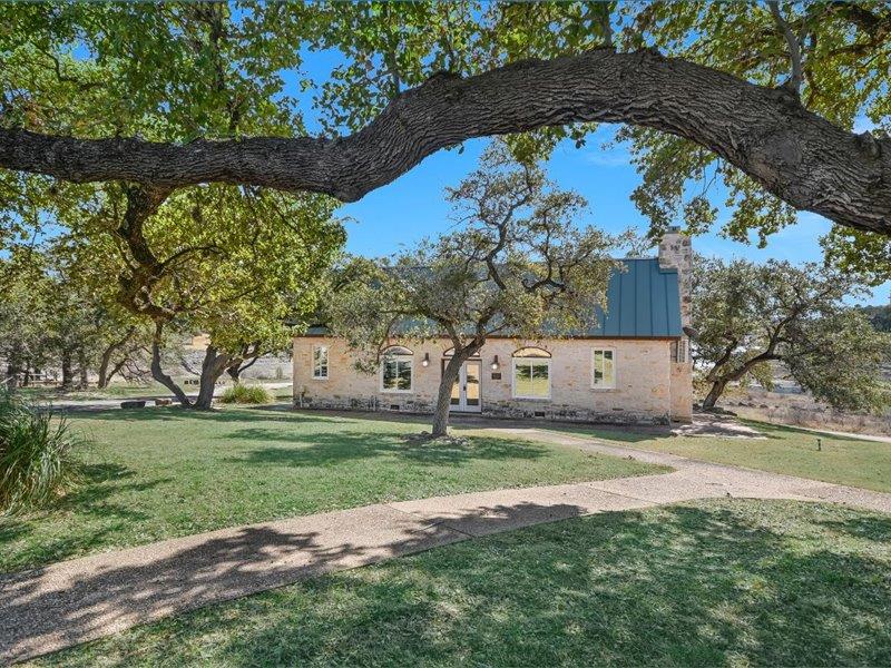 107 N Angel Light Dr, Spicewood, TX 78669