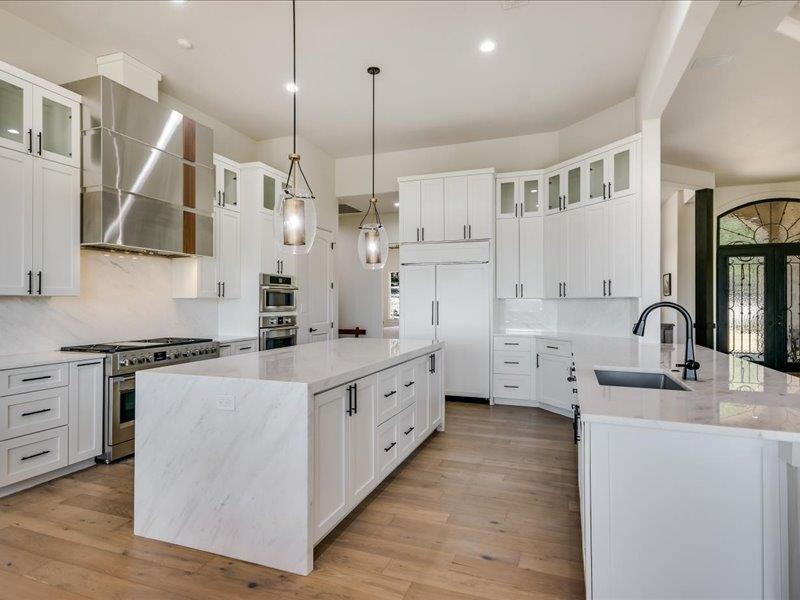 107 N Angel Light Dr, Spicewood, TX 78669