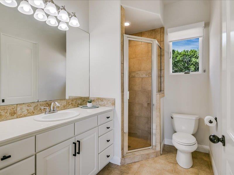 107 N Angel Light Dr, Spicewood, TX 78669