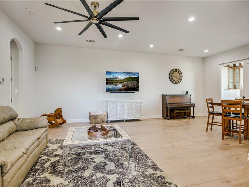 107 N Angel Light Dr, Spicewood, TX 78669
