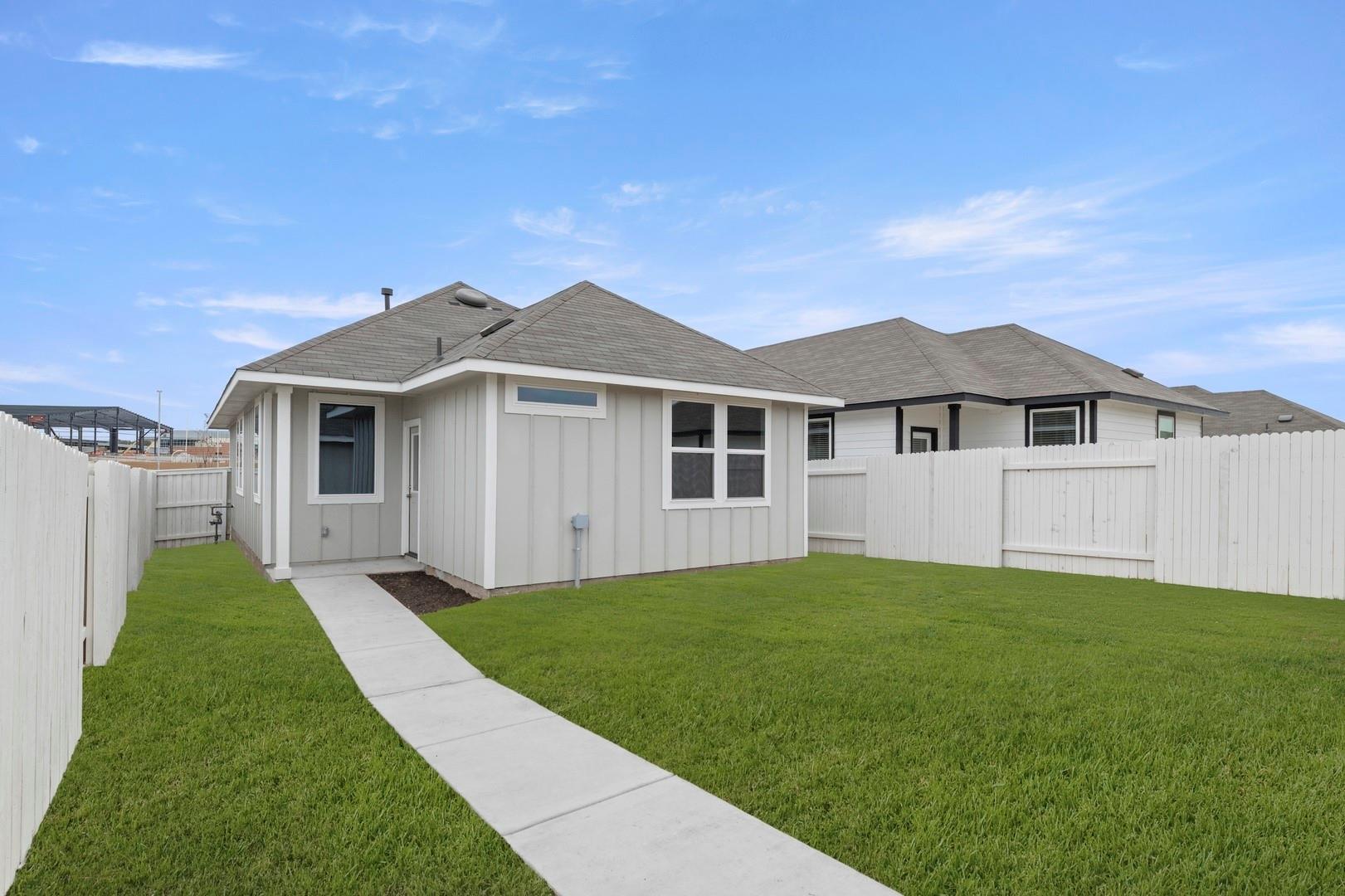 3085 Winding Creek Rd, Kyle, TX 78640