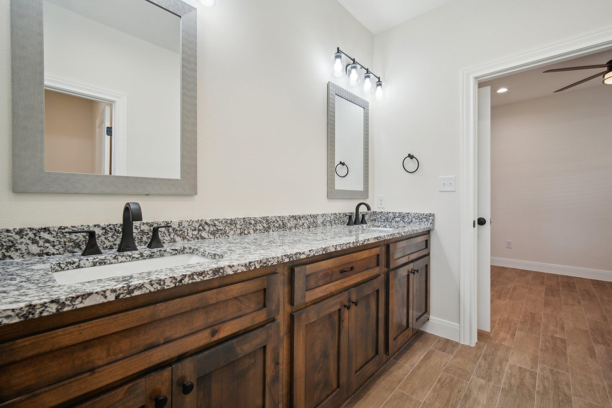 109 Callie St, Smithville, TX 78957