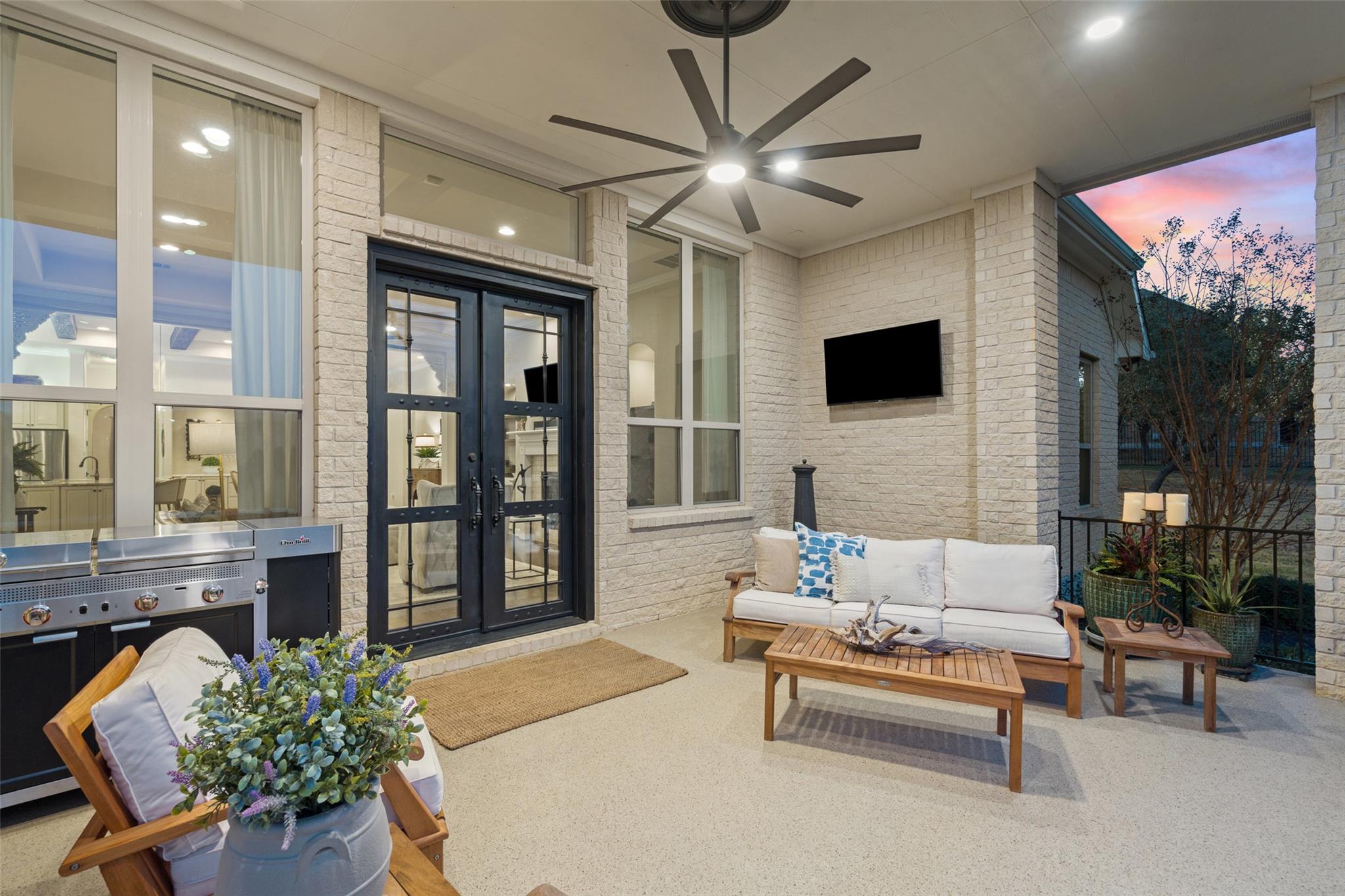 9525 Stratus Dr, Dripping Springs, TX 78620