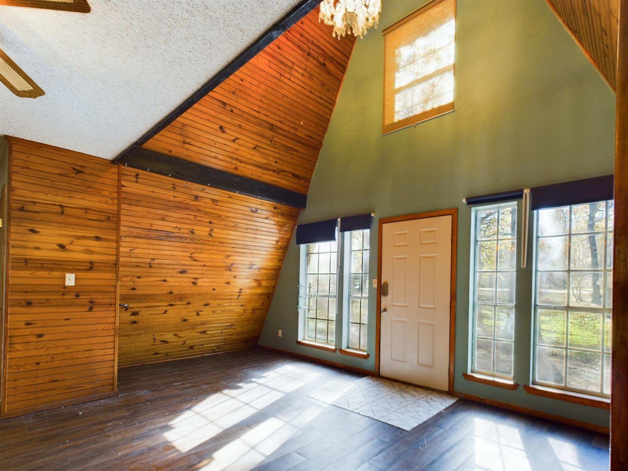 569 N Berry Ridge, Caldwell, TX 77836