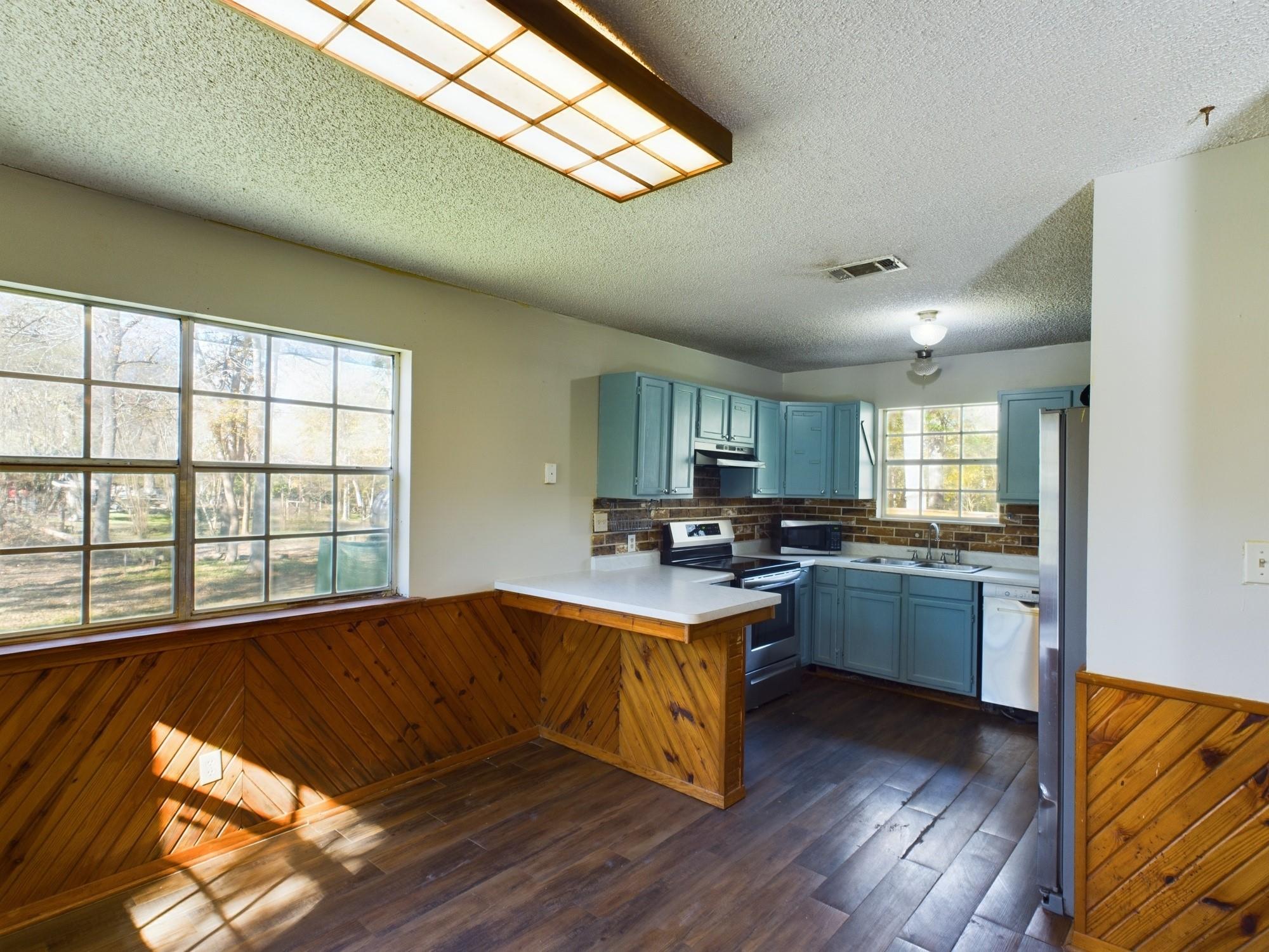 569 N Berry Ridge, Caldwell, TX 77836