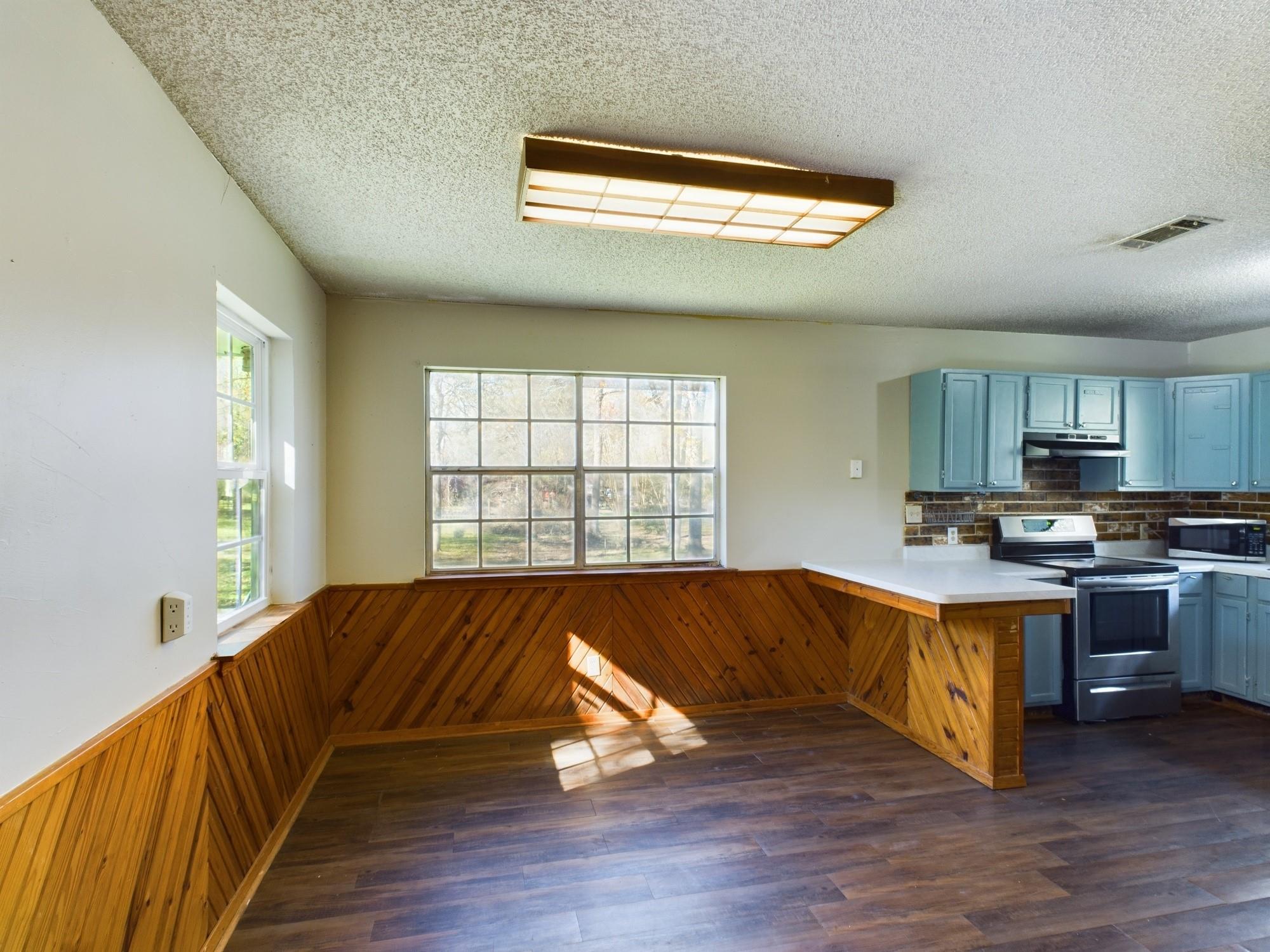 569 N Berry Ridge, Caldwell, TX 77836