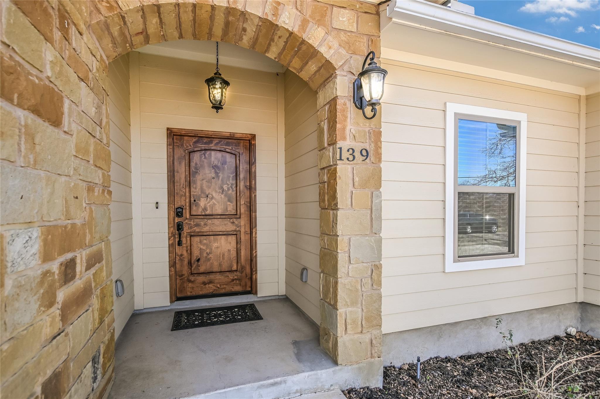 139 W Maple Dr, Marble Falls, TX 78654