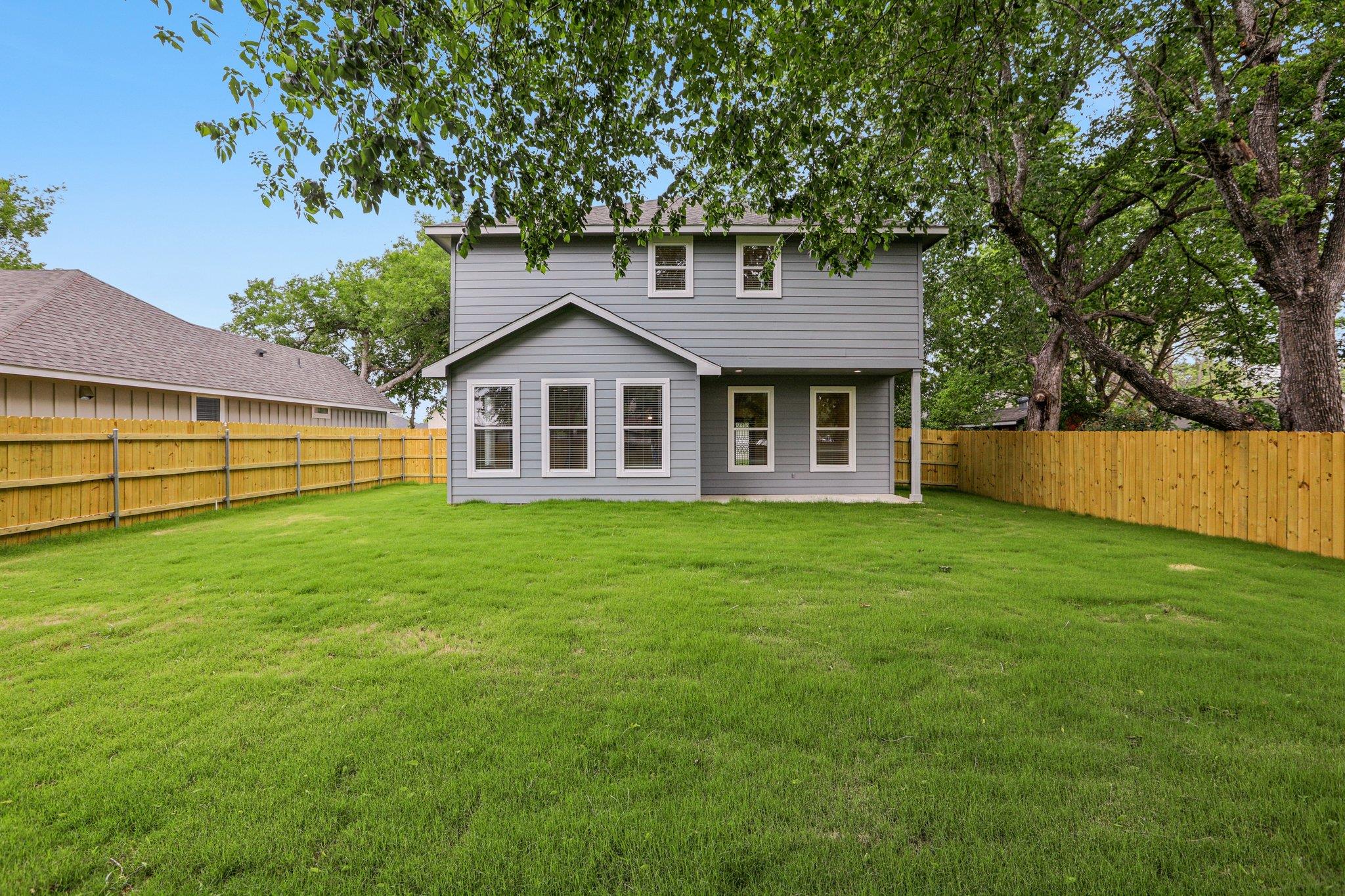 346 Webb St, Smithville, TX 78957