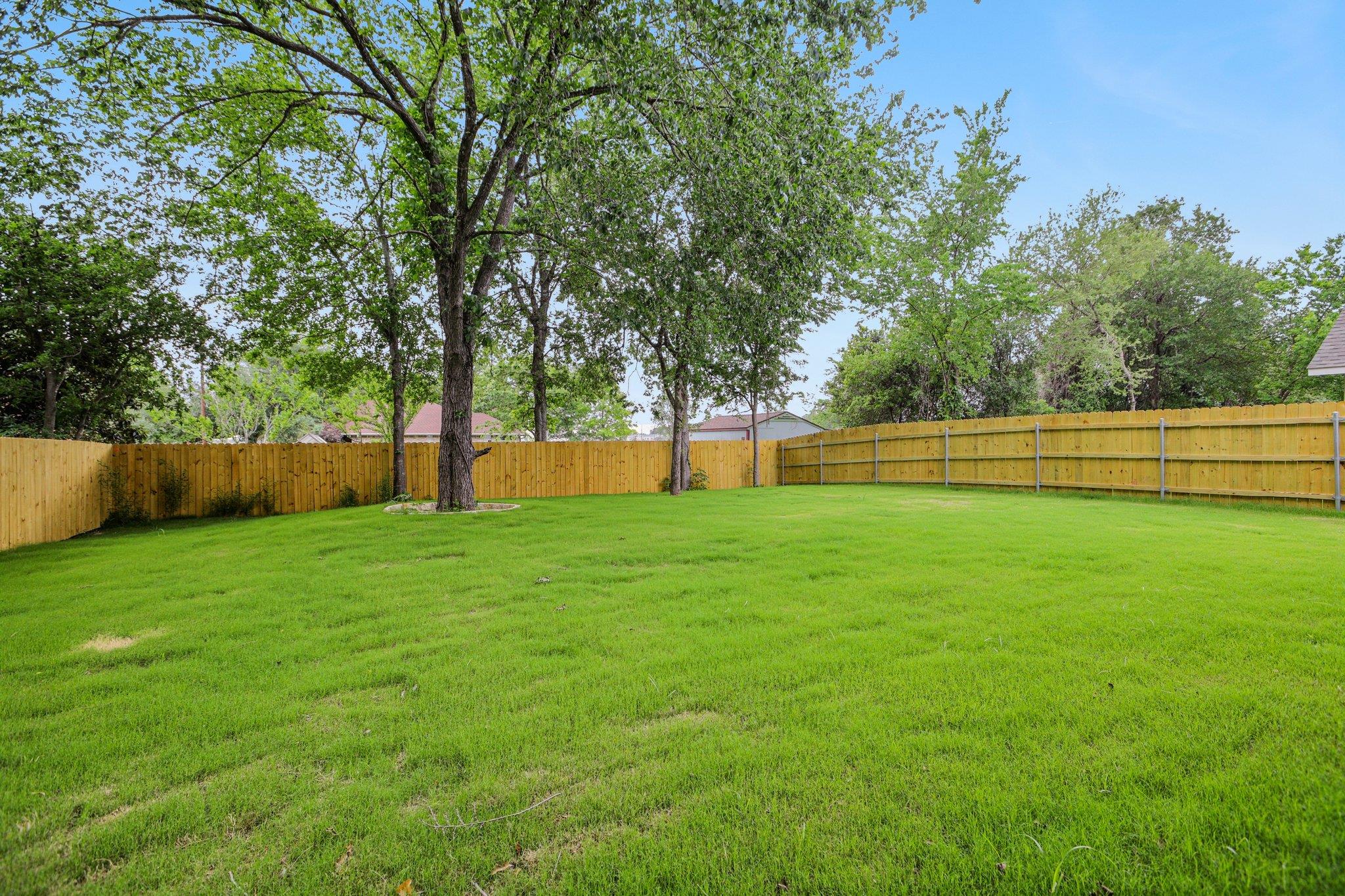 346 Webb St, Smithville, TX 78957