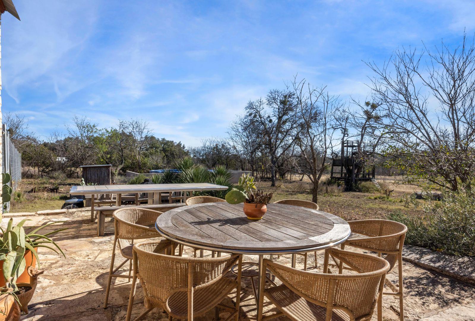 1037 Ranch Road 962 W, Round Mountain, TX 78663