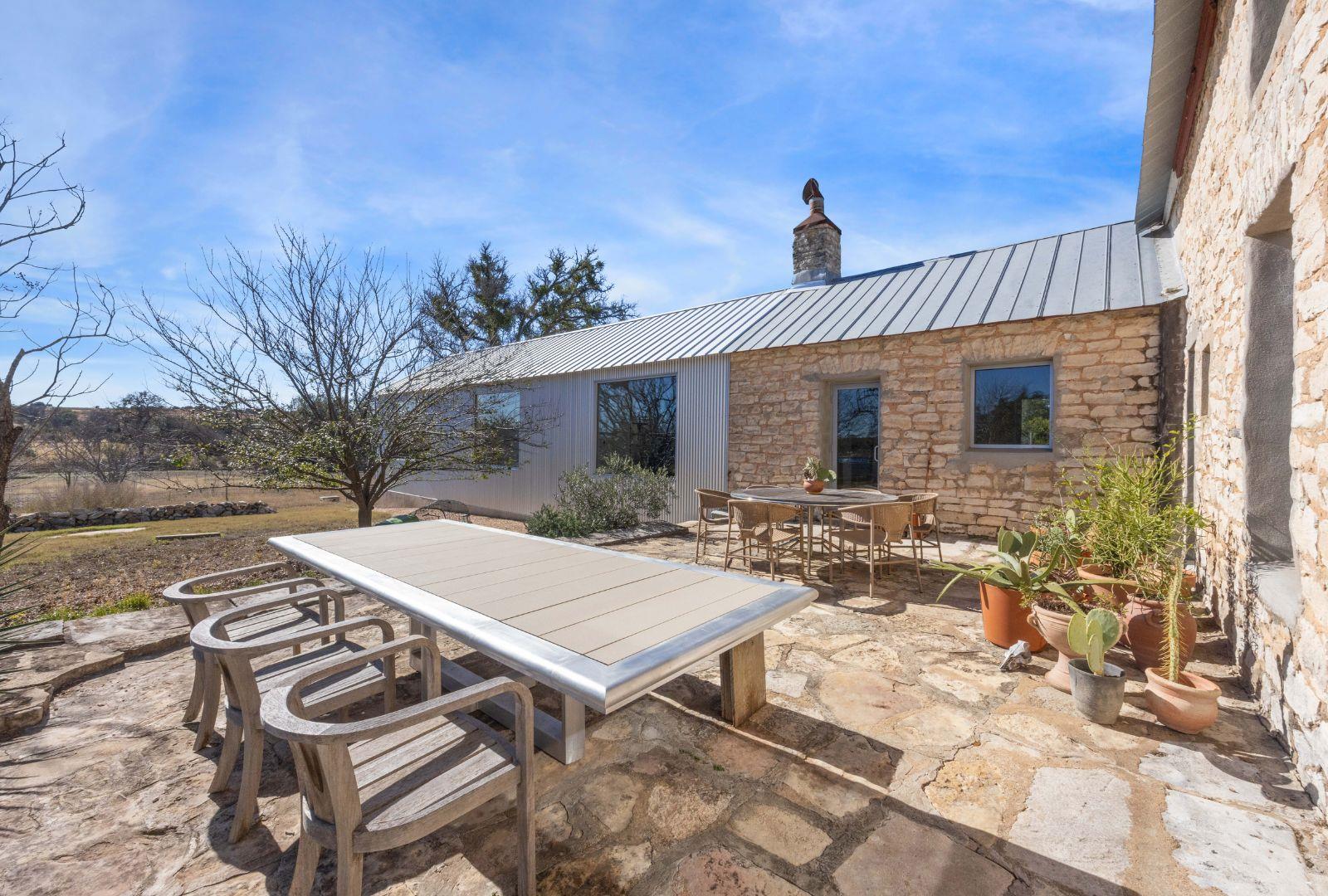 1037 Ranch Road 962 W, Round Mountain, TX 78663