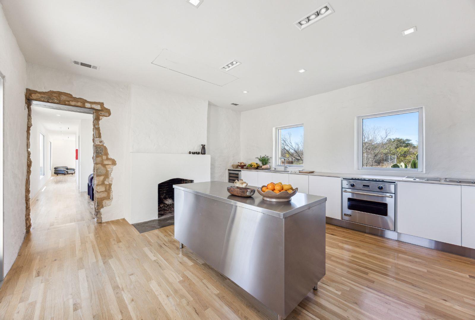 1037 Ranch Road 962 W, Round Mountain, TX 78663