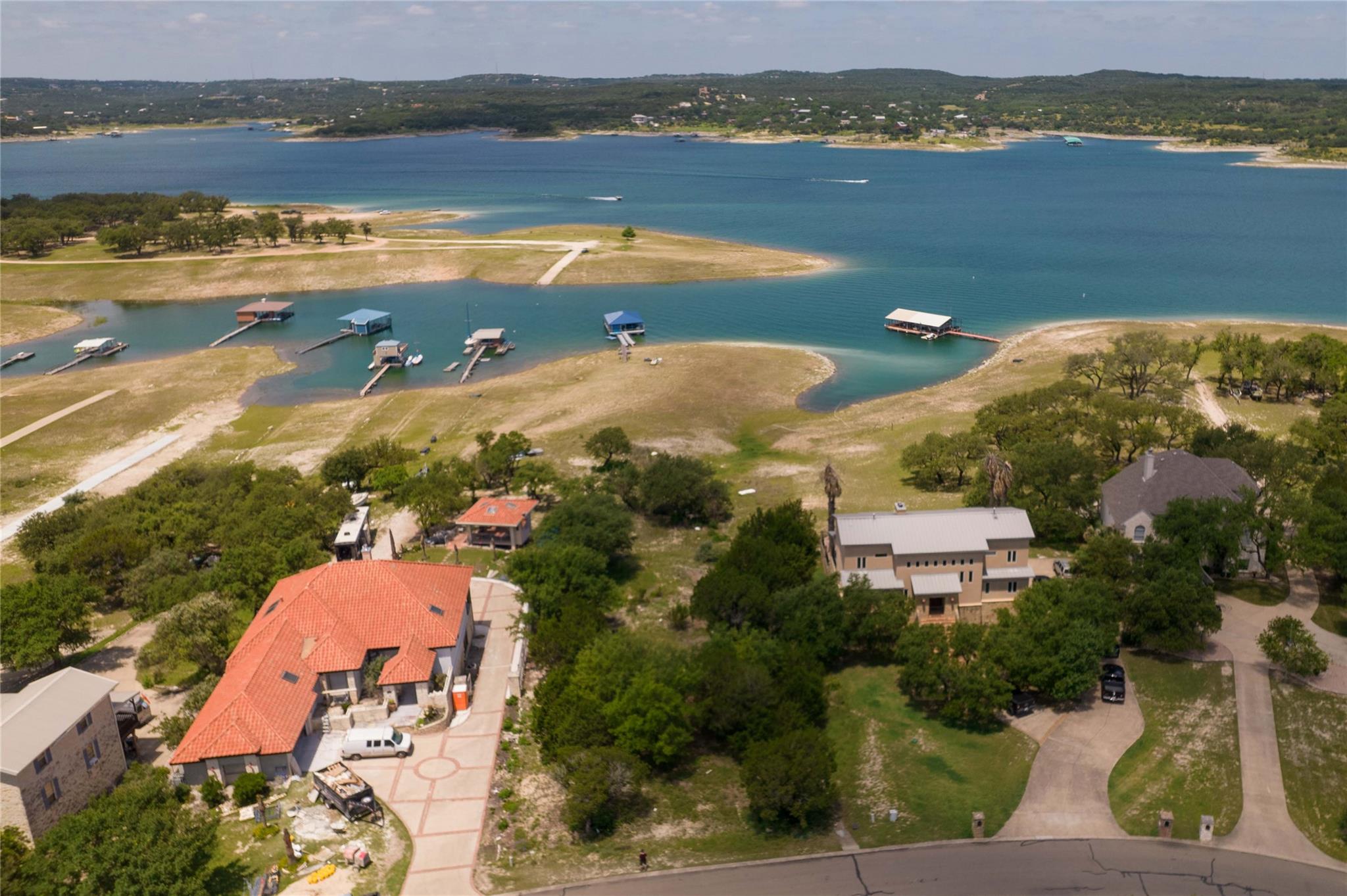 518 Deckhouse Dr, Point Venture, TX 78645