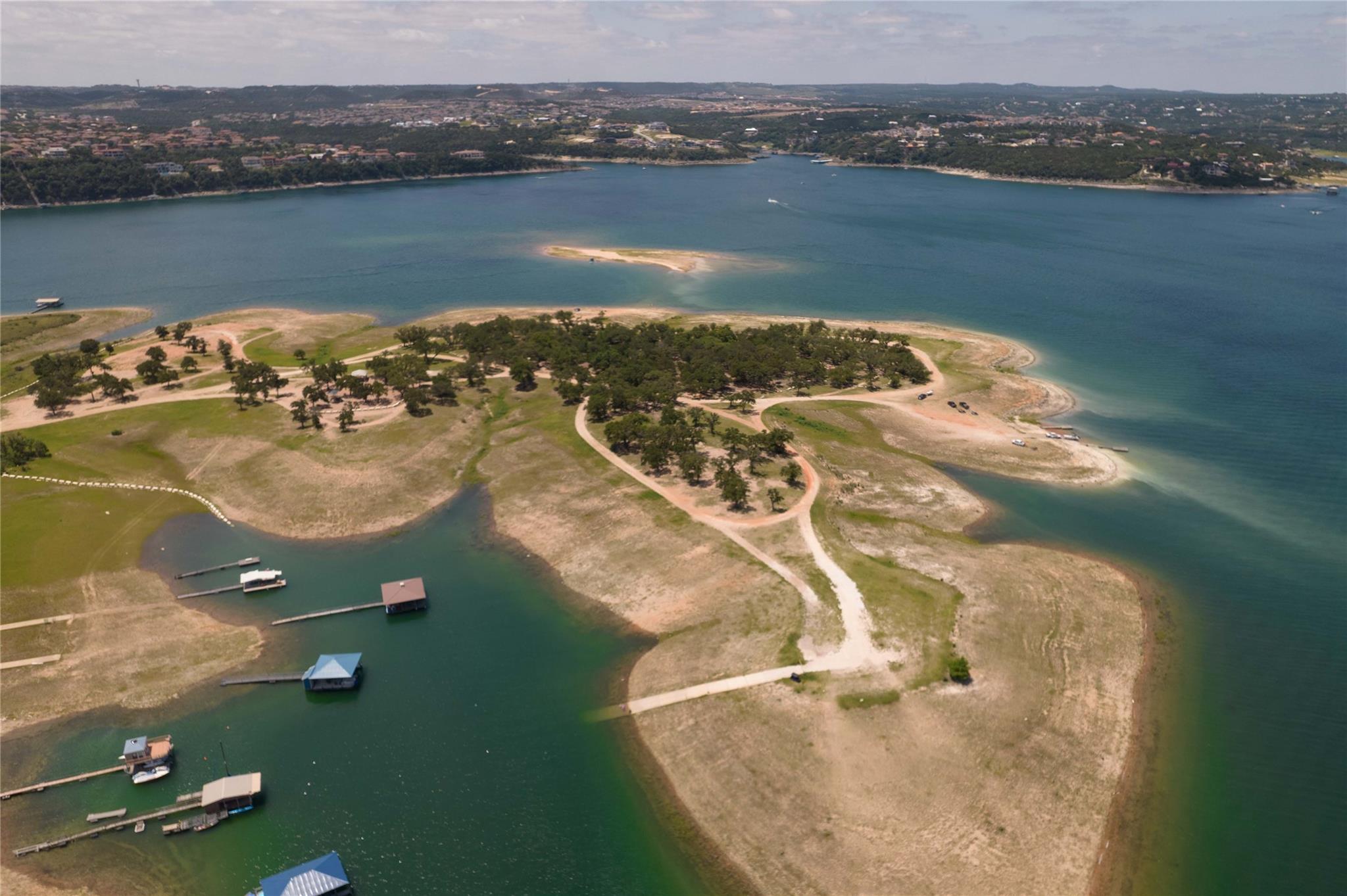 518 Deckhouse Dr, Point Venture, TX 78645