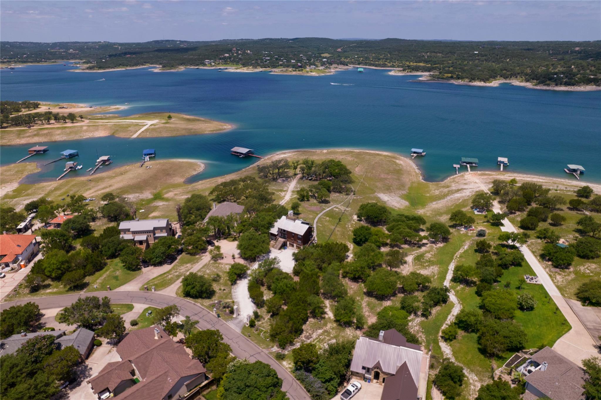 518 Deckhouse Dr, Point Venture, TX 78645