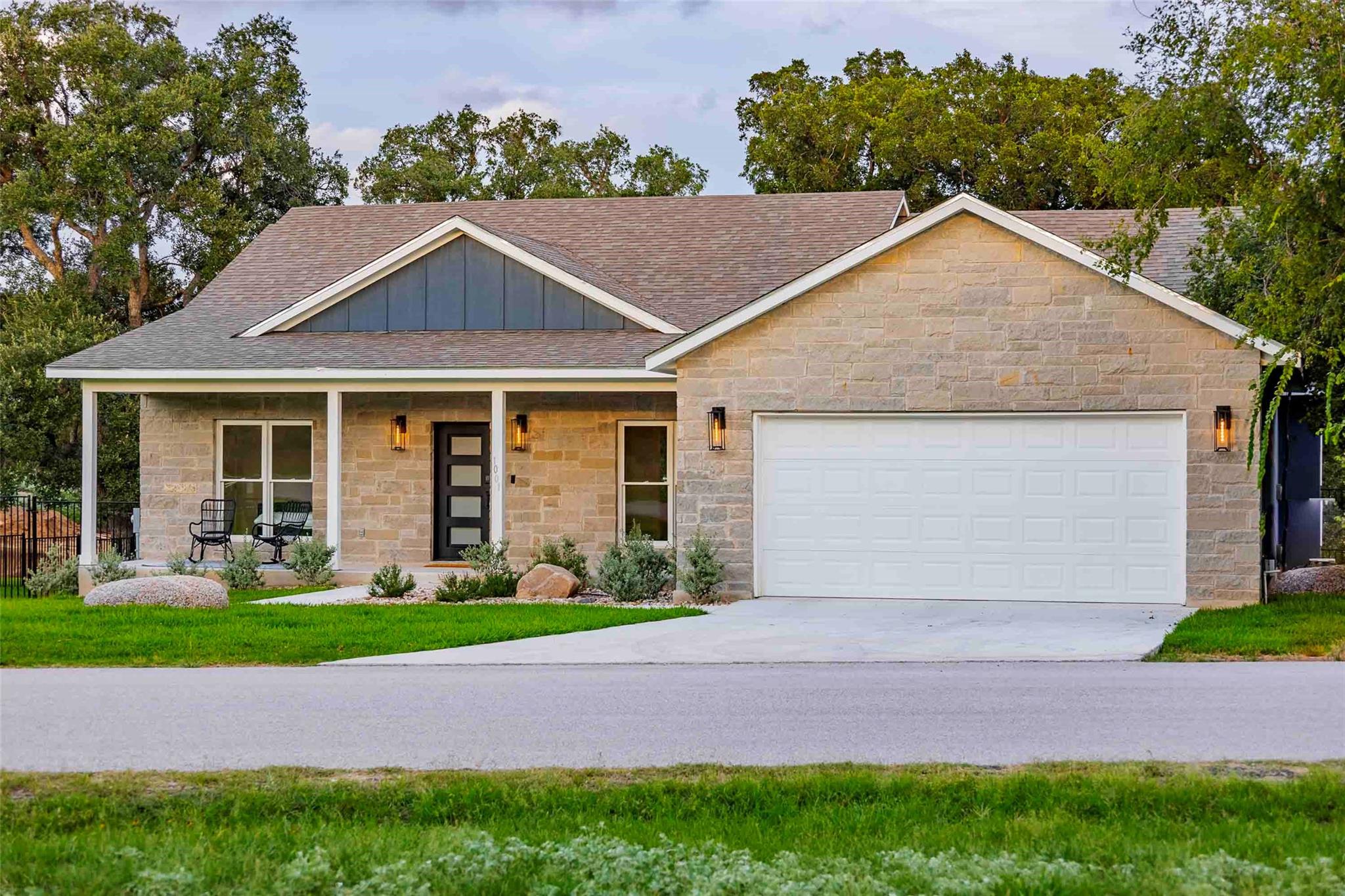 1001 BELAIRE Dr, Granite Shoals, TX 78654