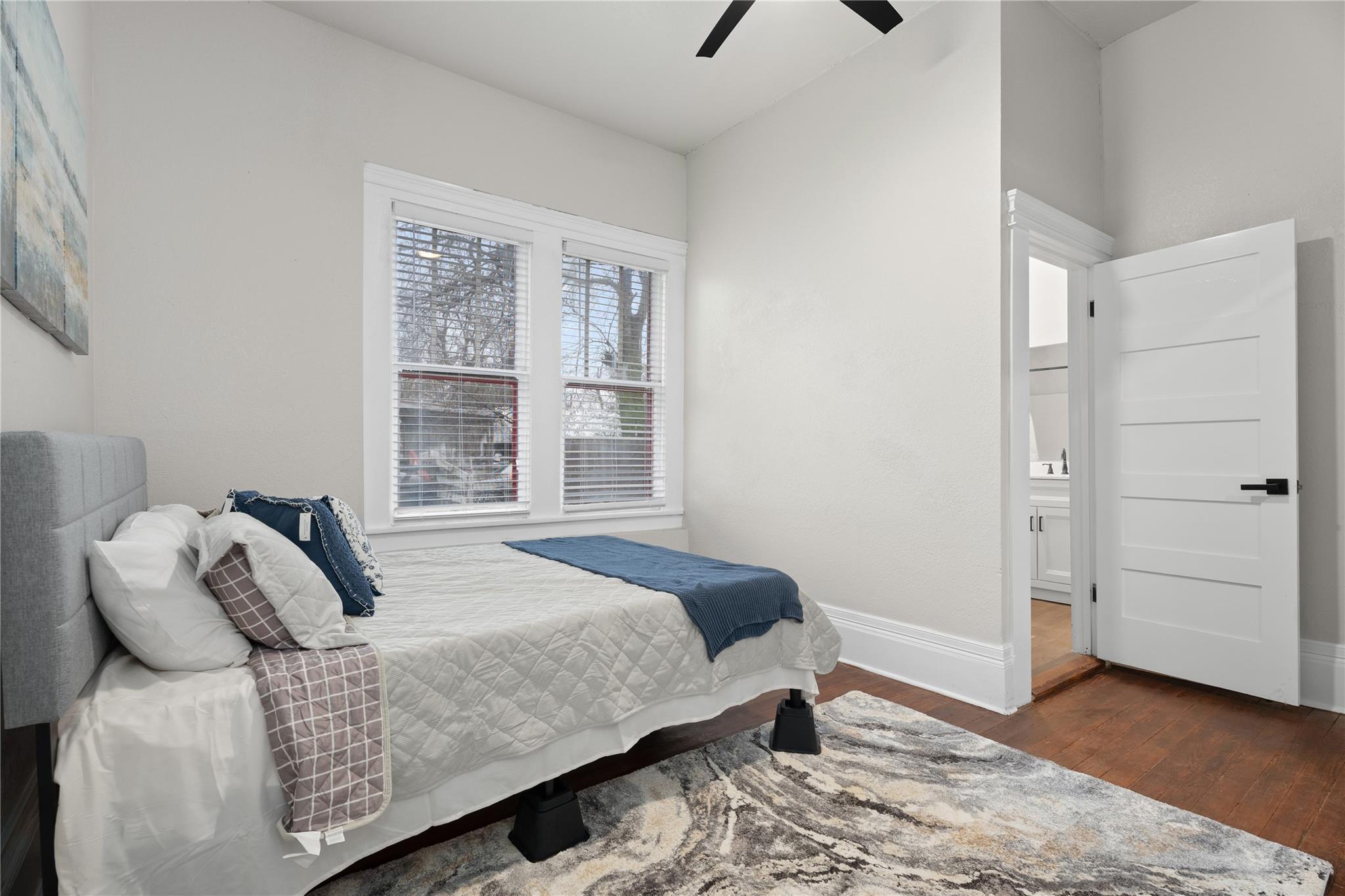 711 Bois Darc St, Lockhart, TX 78644