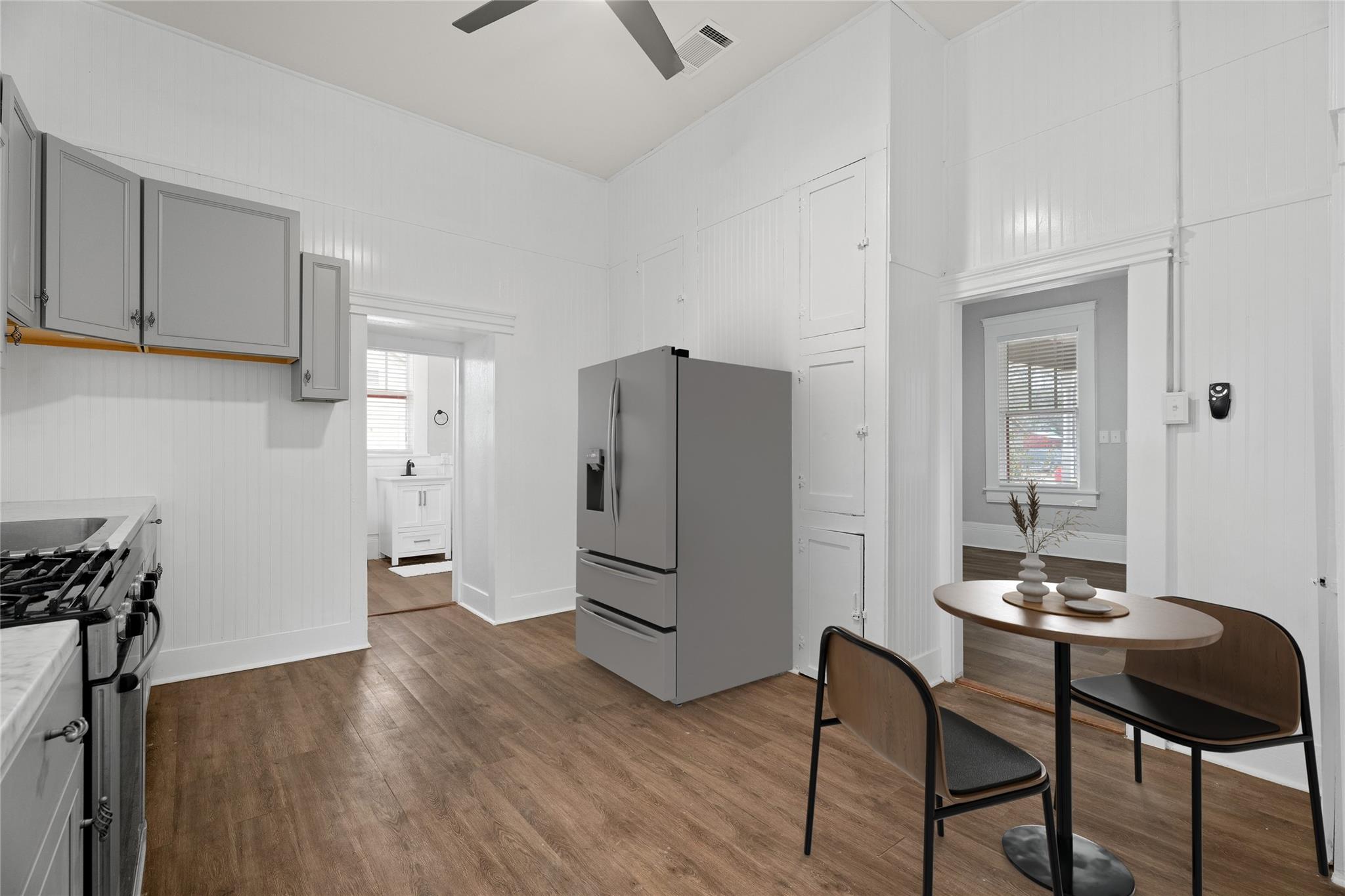 711 Bois Darc St, Lockhart, TX 78644