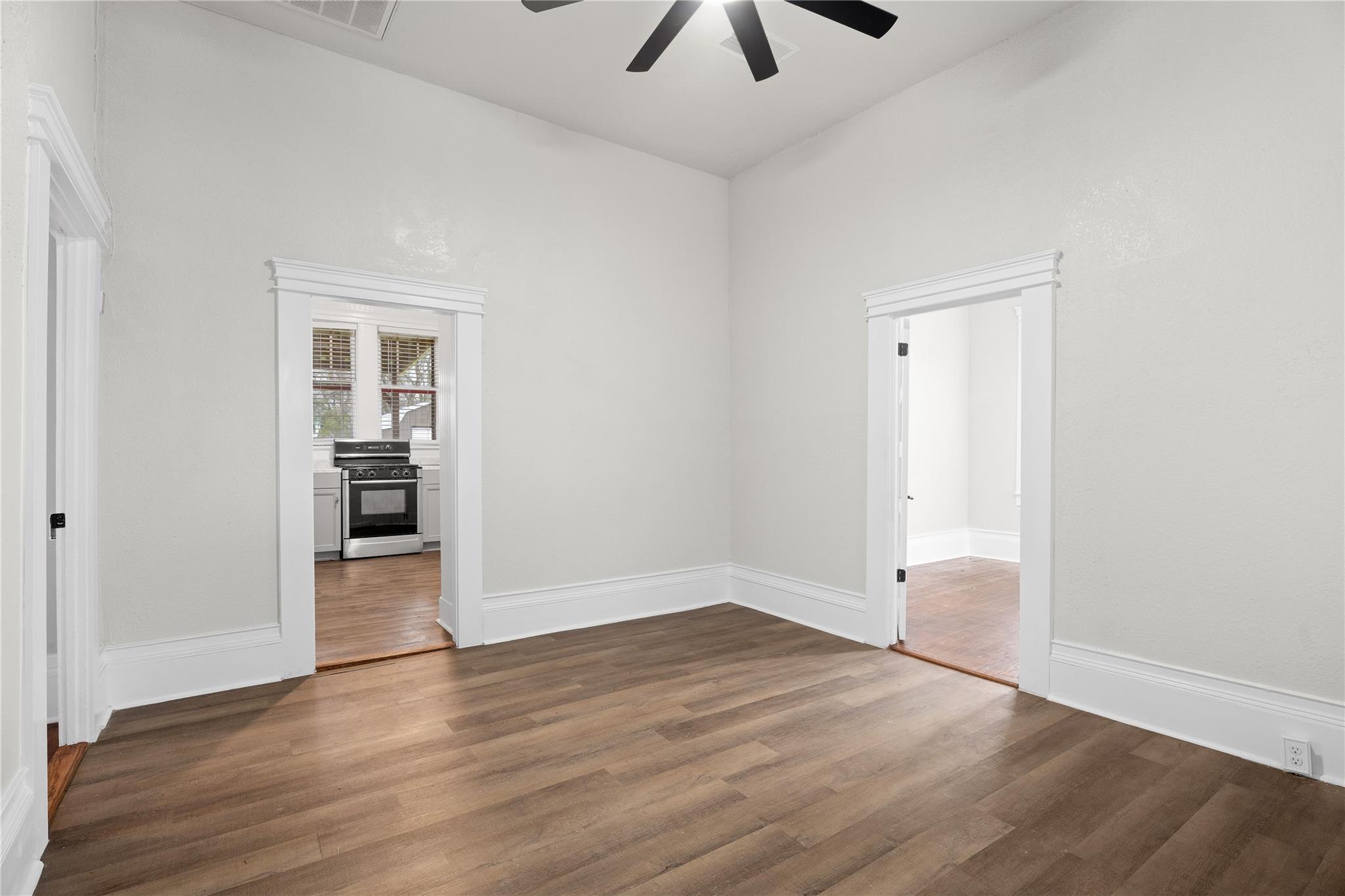 711 Bois Darc St, Lockhart, TX 78644