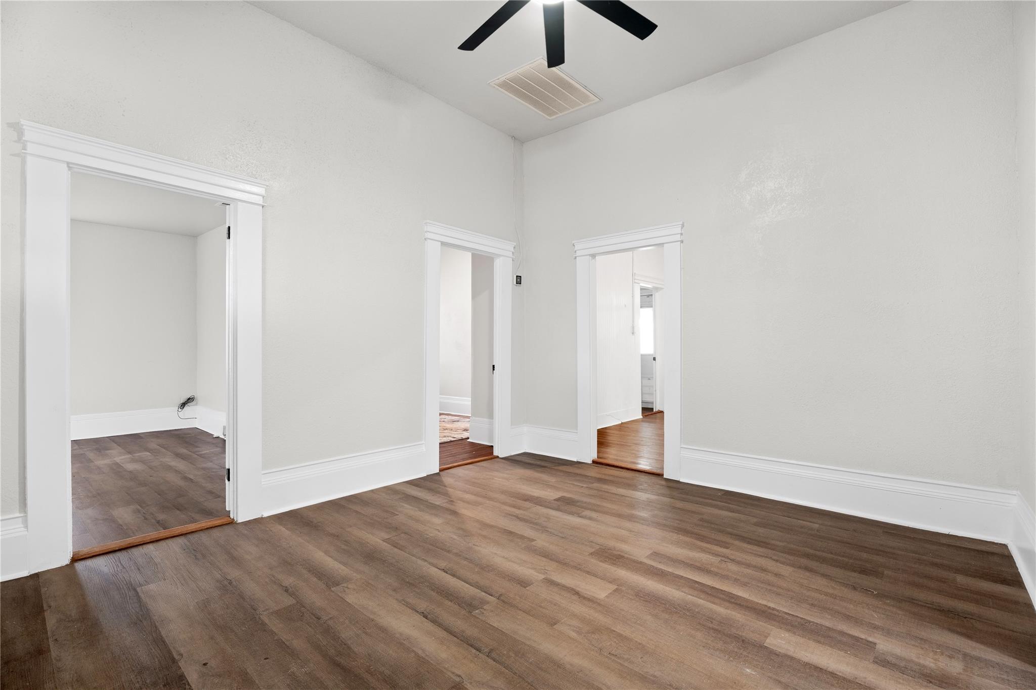 711 Bois Darc St, Lockhart, TX 78644