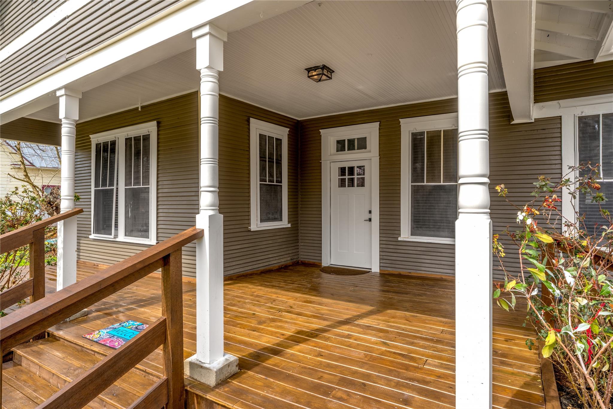 711 Bois Darc St, Lockhart, TX 78644