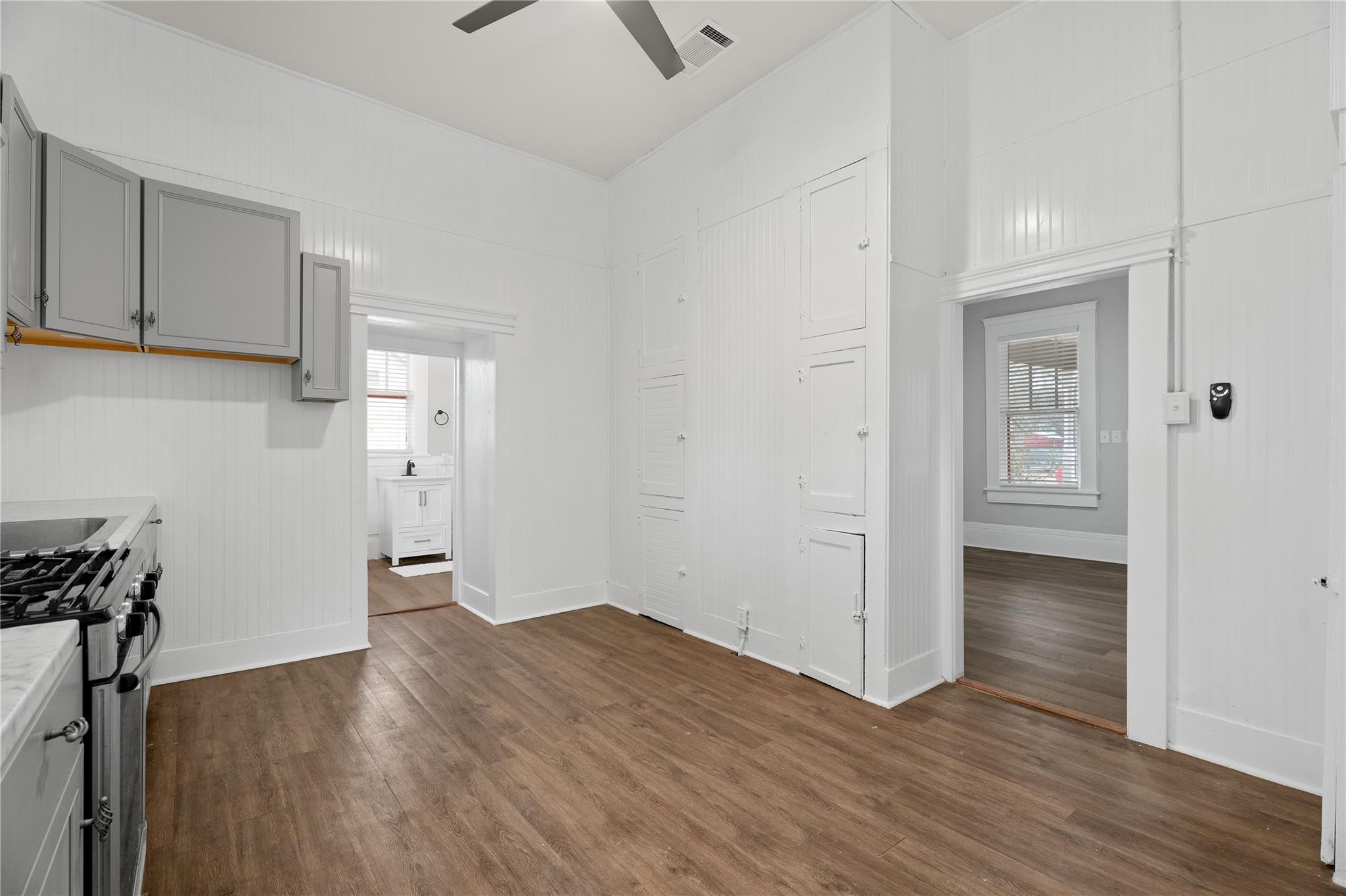 711 Bois Darc St, Lockhart, TX 78644