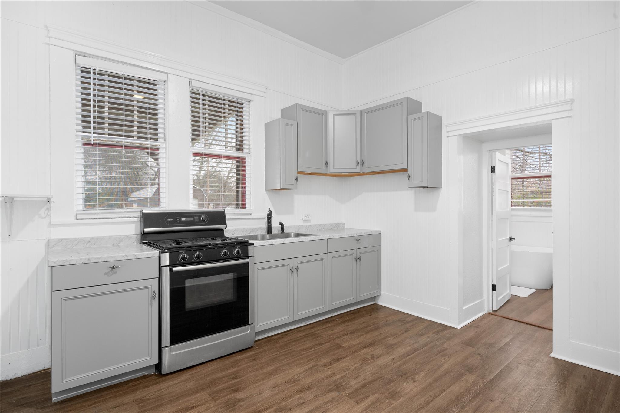 711 Bois Darc St, Lockhart, TX 78644