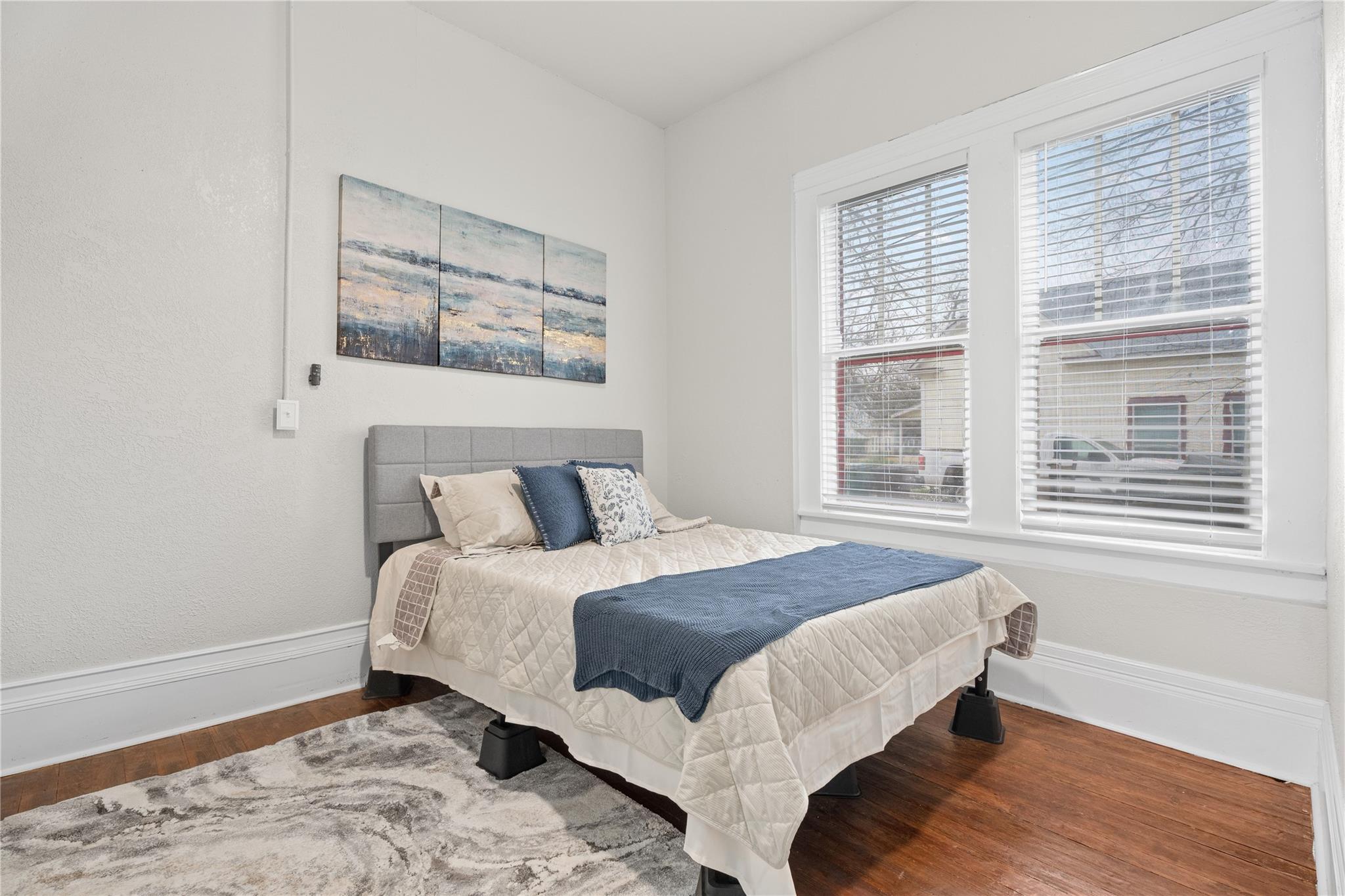 711 Bois Darc St, Lockhart, TX 78644