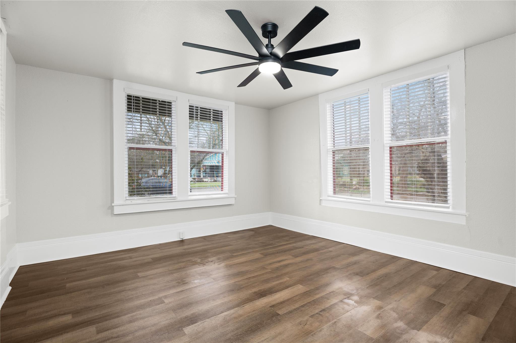 711 Bois Darc St, Lockhart, TX 78644