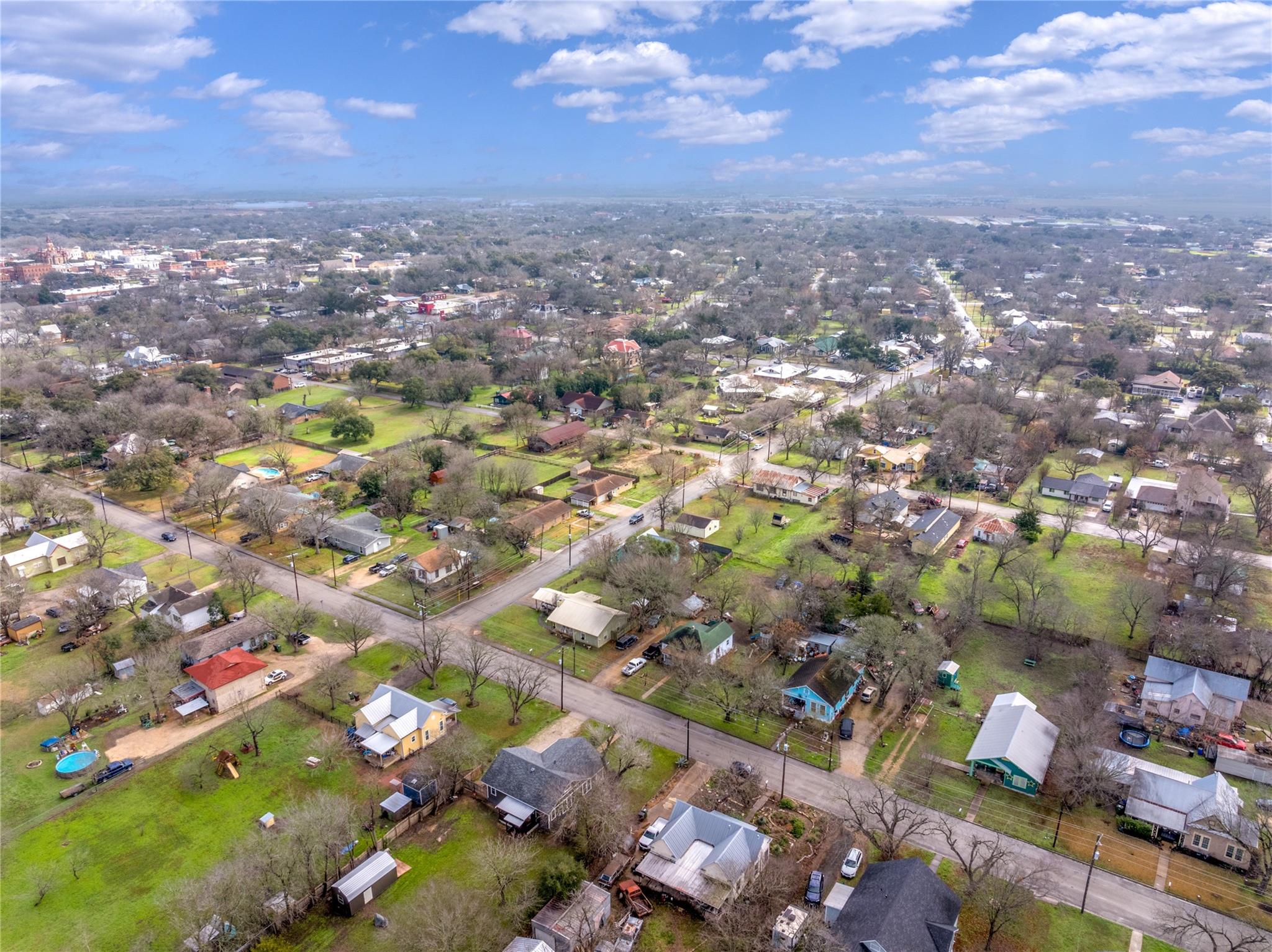 711 Bois Darc St, Lockhart, TX 78644