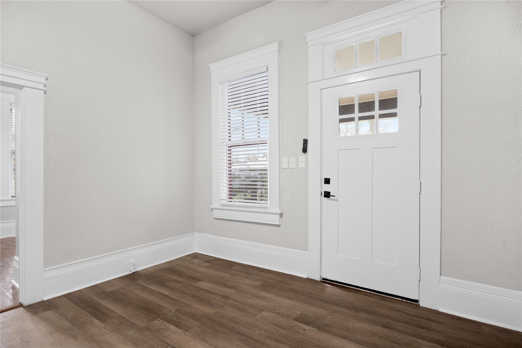 711 Bois Darc St, Lockhart, TX 78644