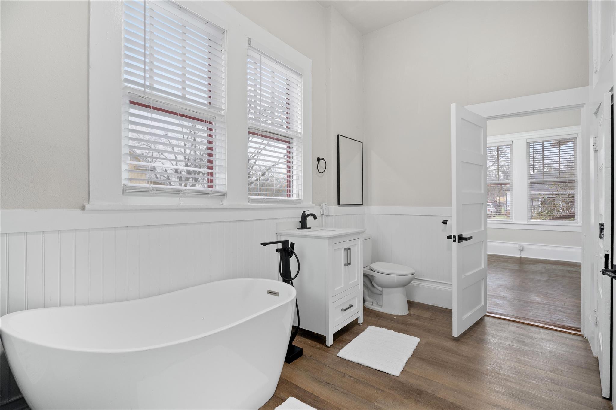 711 Bois Darc St, Lockhart, TX 78644