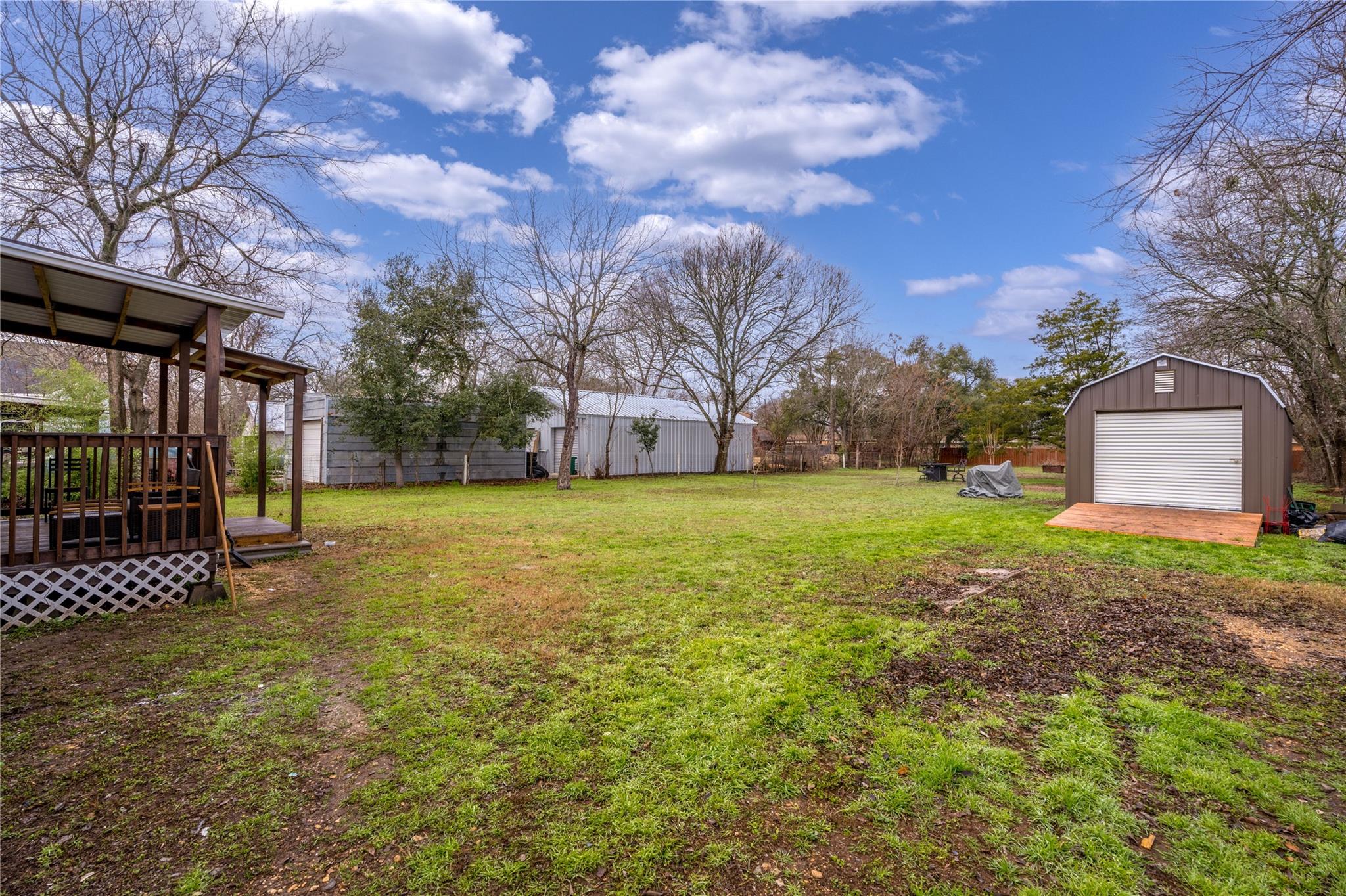 711 Bois Darc St, Lockhart, TX 78644