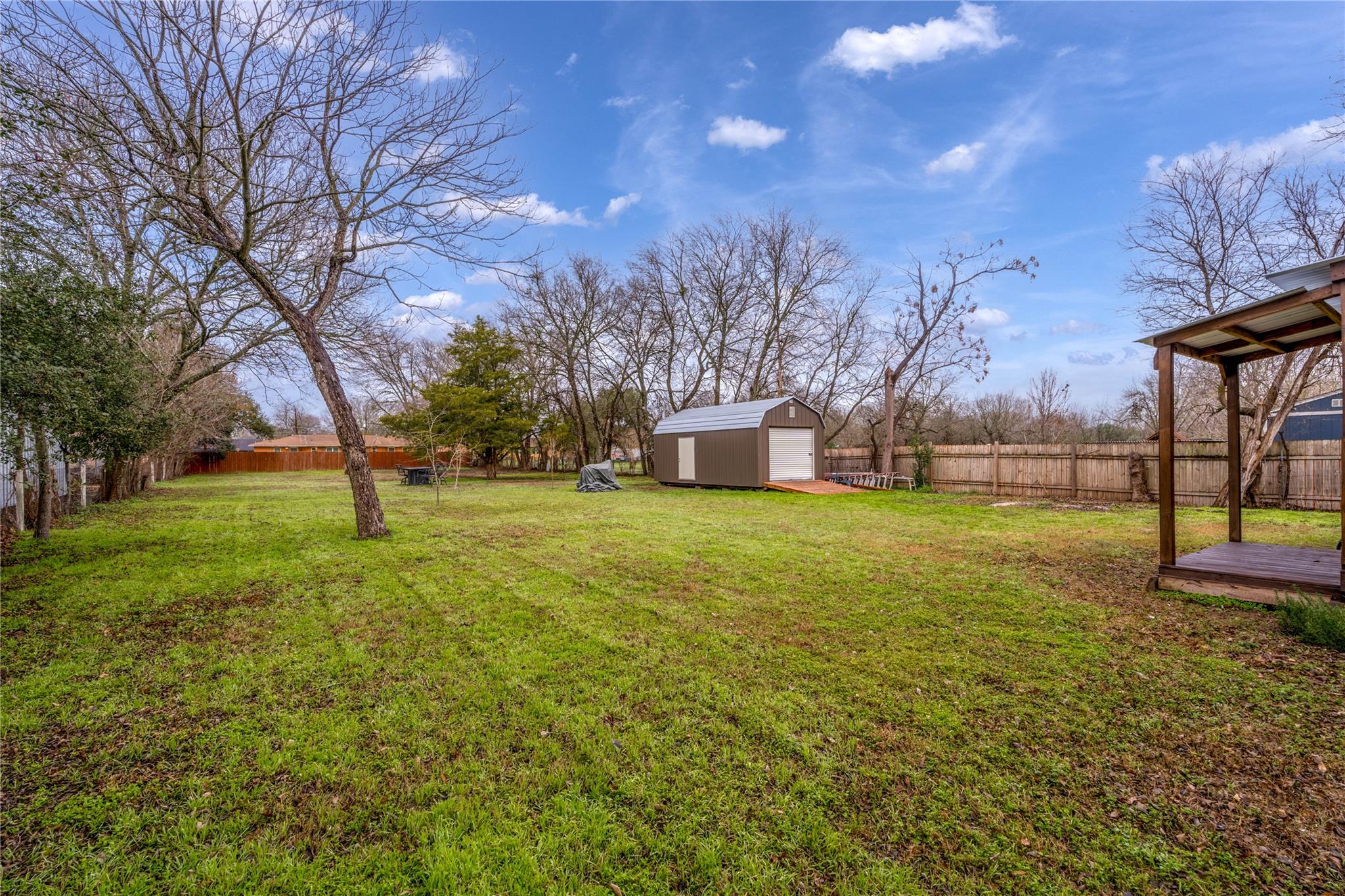 711 Bois Darc St, Lockhart, TX 78644